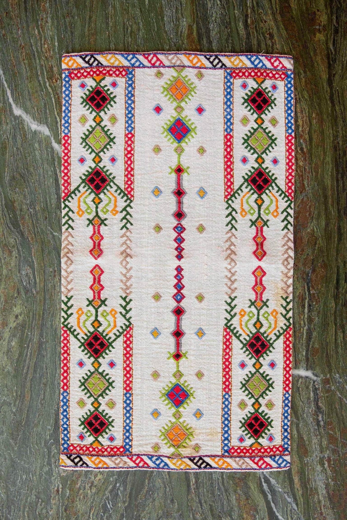 Thalori Vintage Table Runner