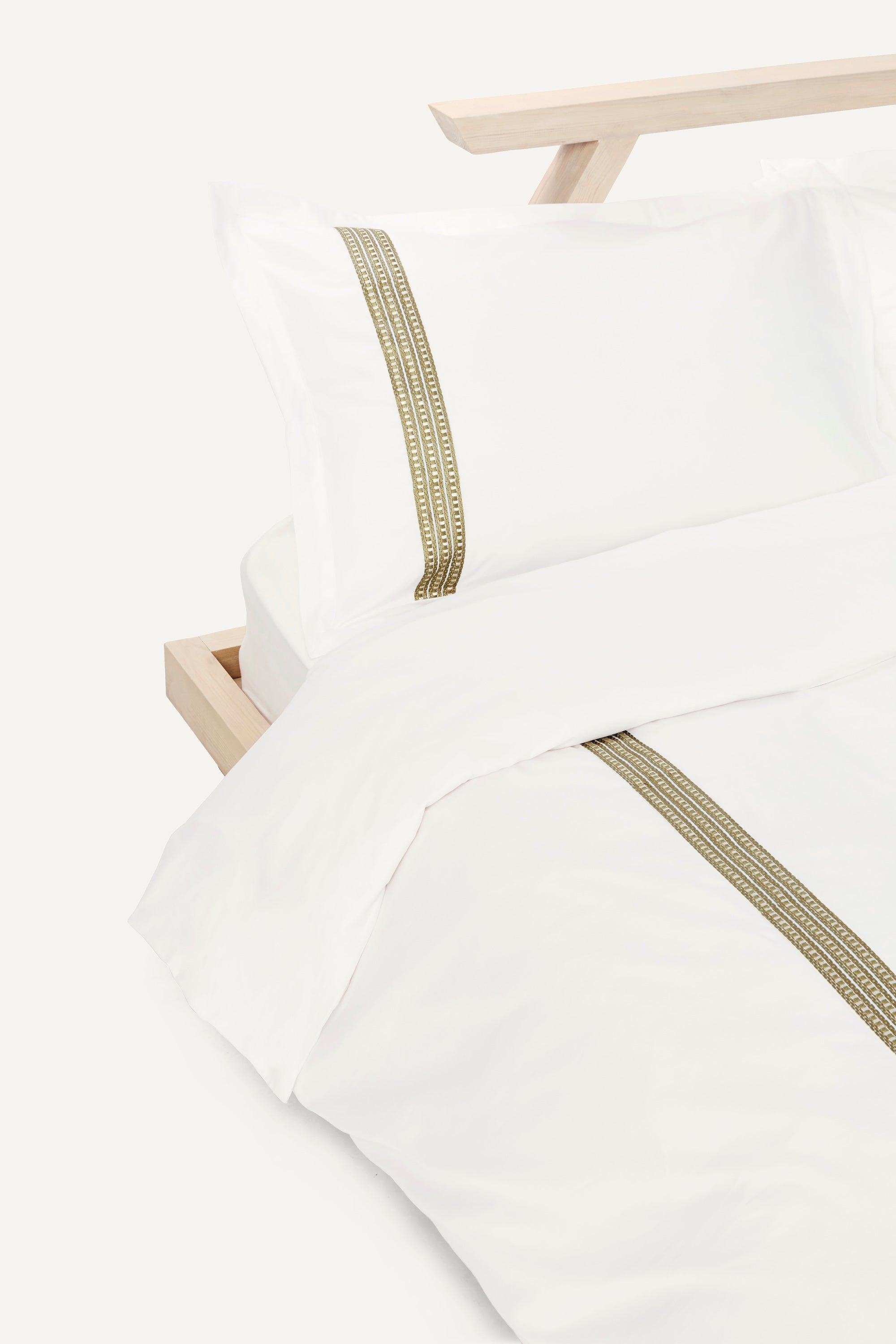 Raha Embroidered Duvet Cover - Classic White & Green