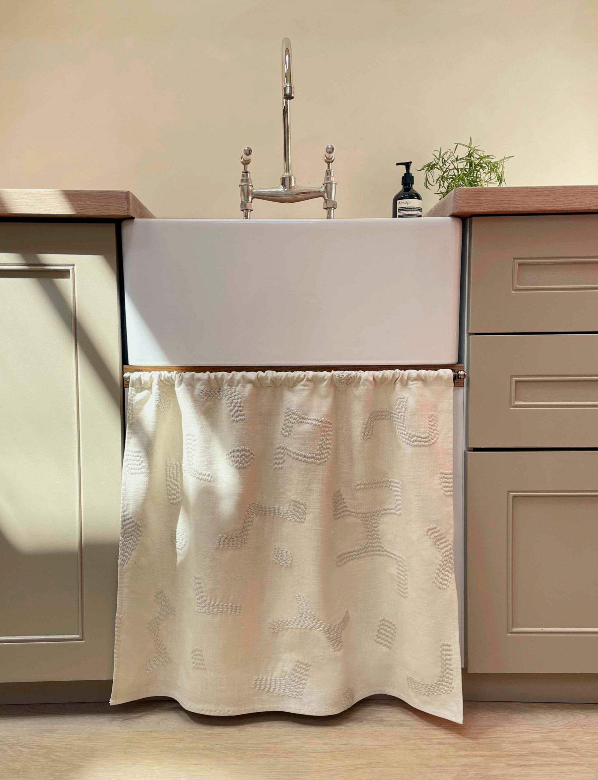 Raphia, Powder, Metre