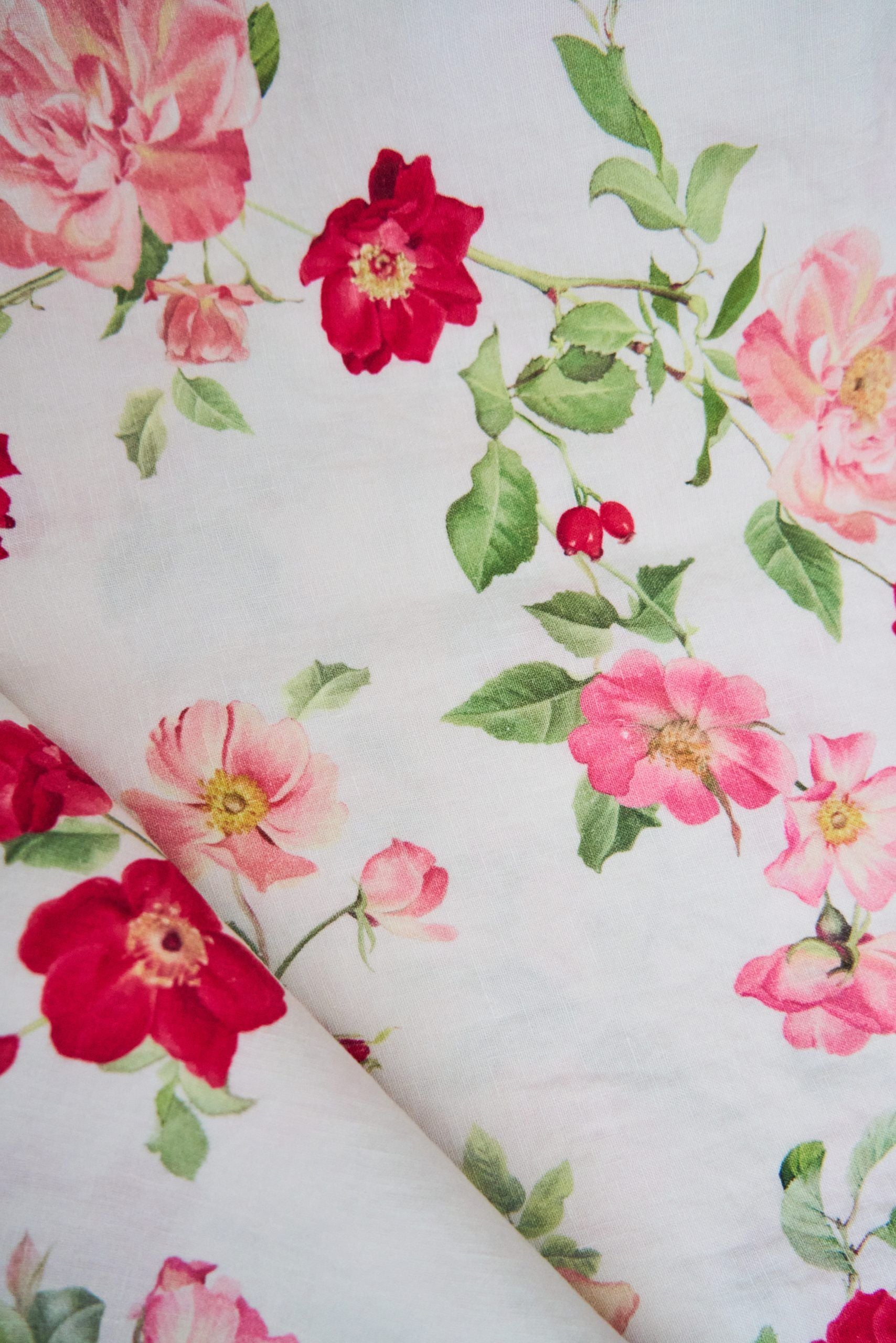 Rambling Rose Linen Runner
