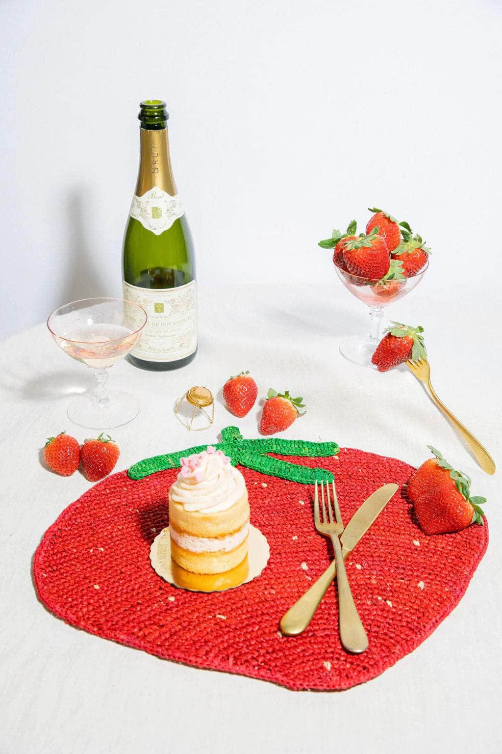 Strawberry raffia placemat, woven tabletop
