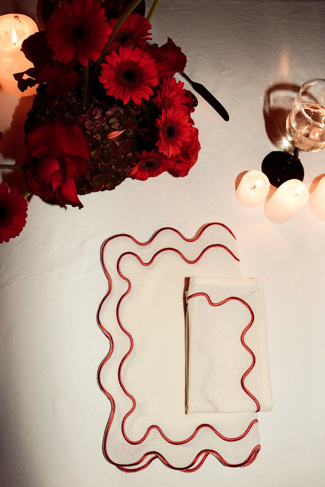 Wavy Napkins Ivory/Red - Set of 2