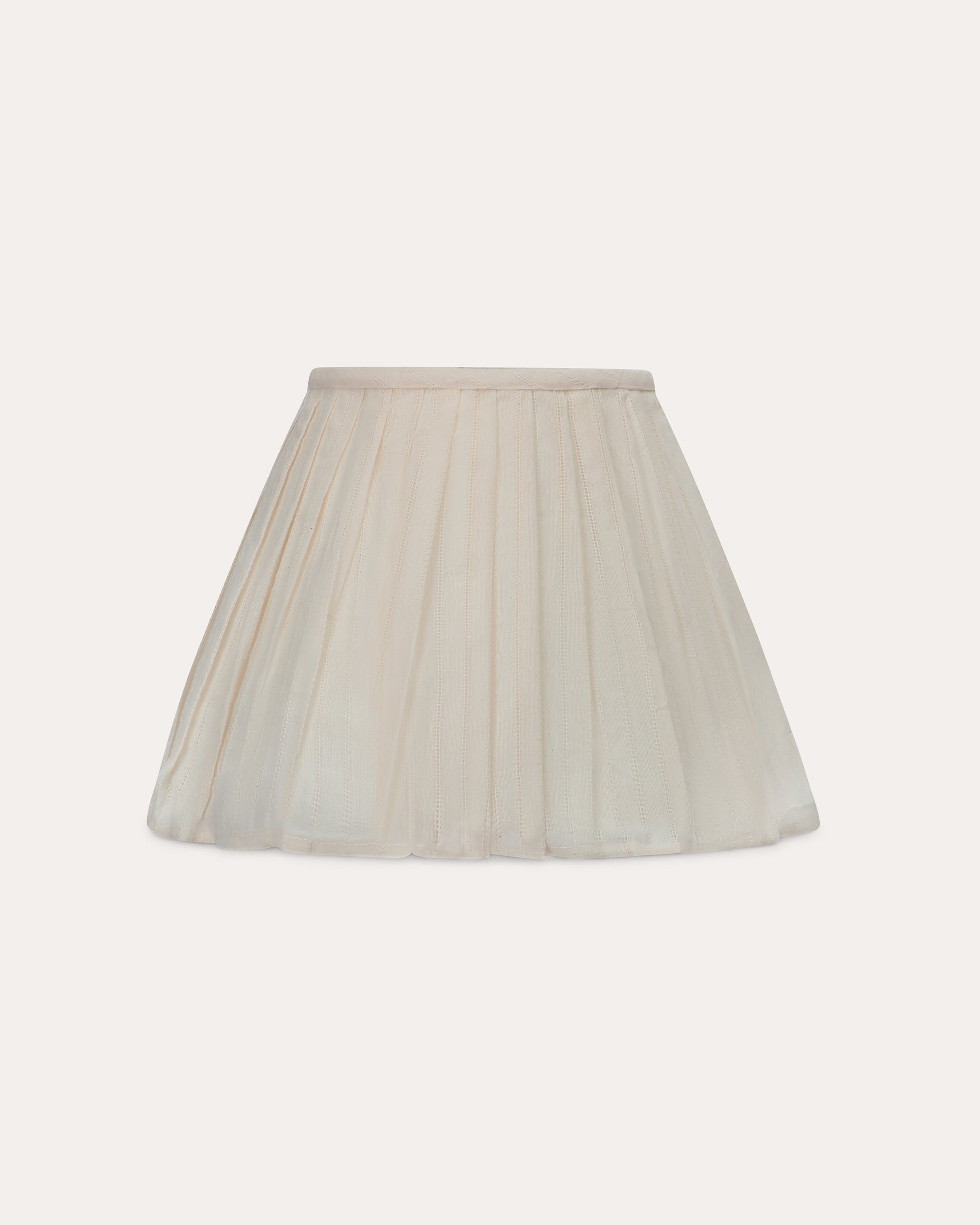 The Embroidered Loose Pleat Lampshade in Daisy