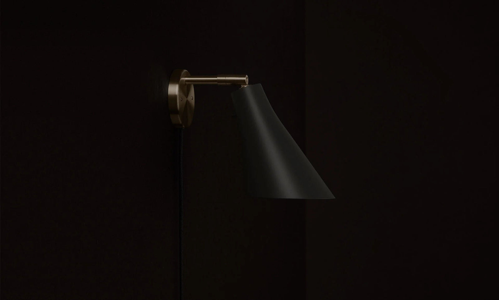 Miller Wall Lamp