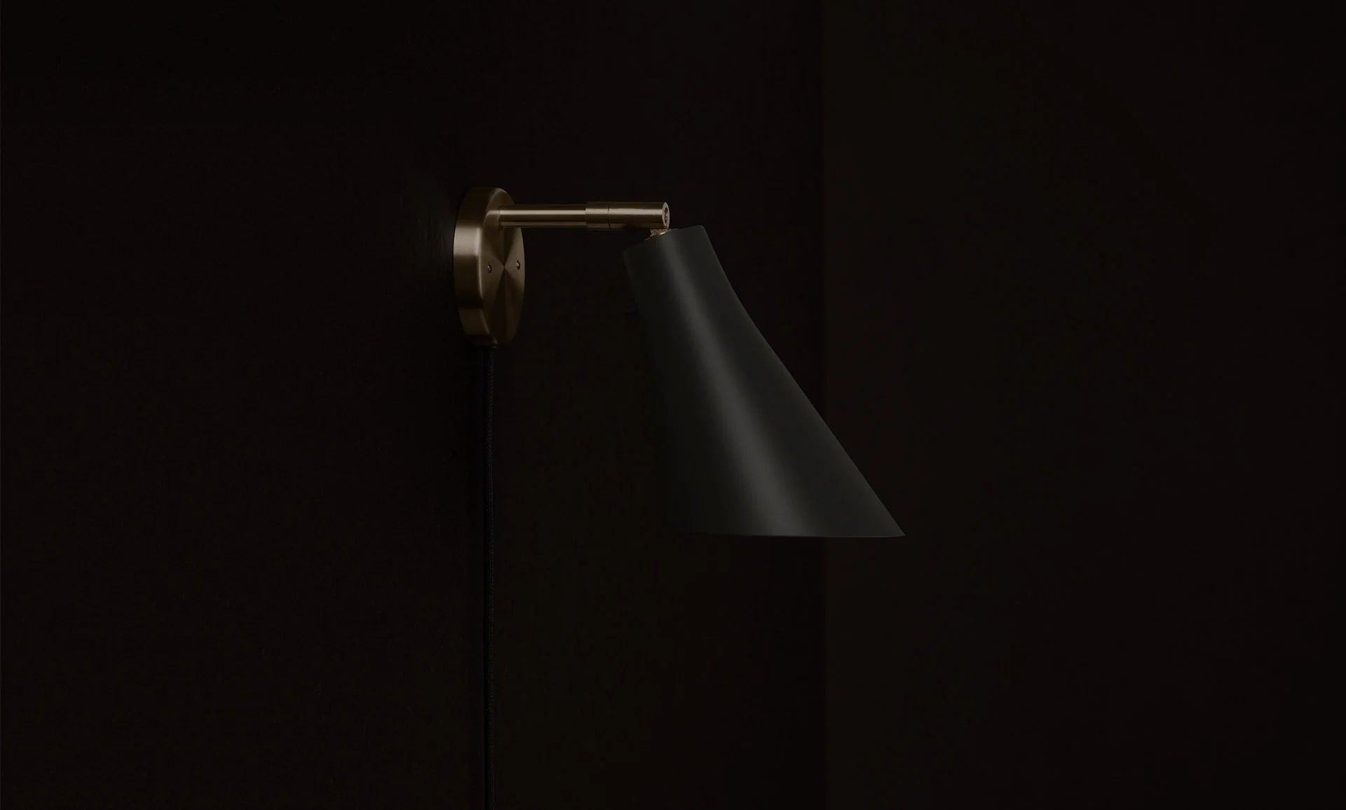 Miller Wall Lamp