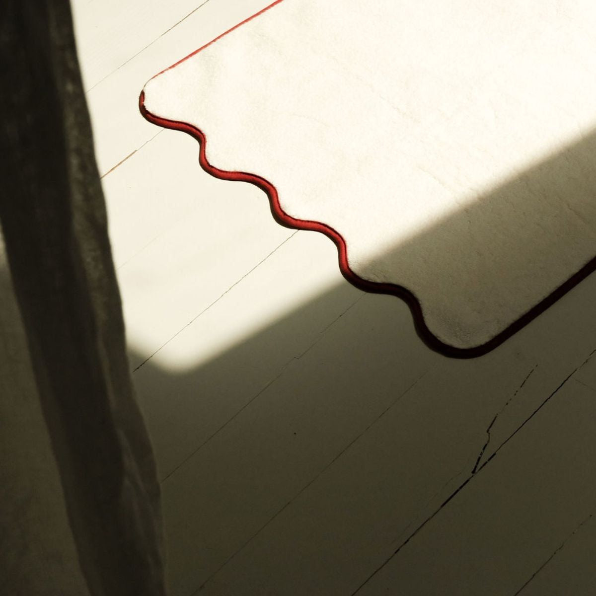 Ivory & Bordeaux Cotton Wavy Bath Mat