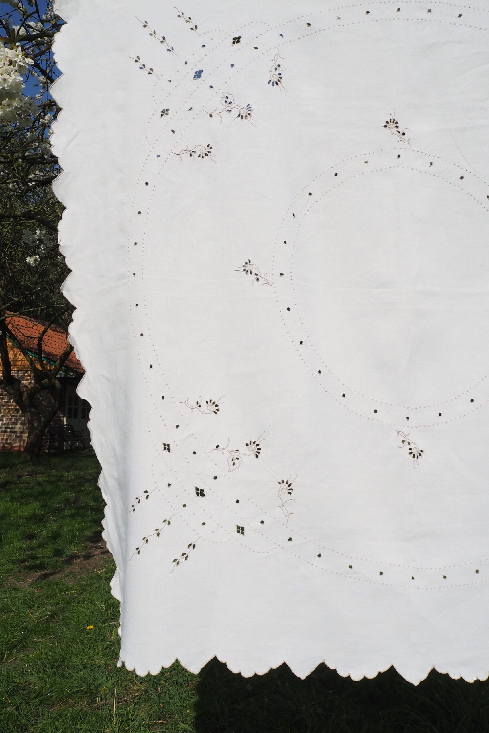 Vintage Linen Broderie Anglaise Tablecloth