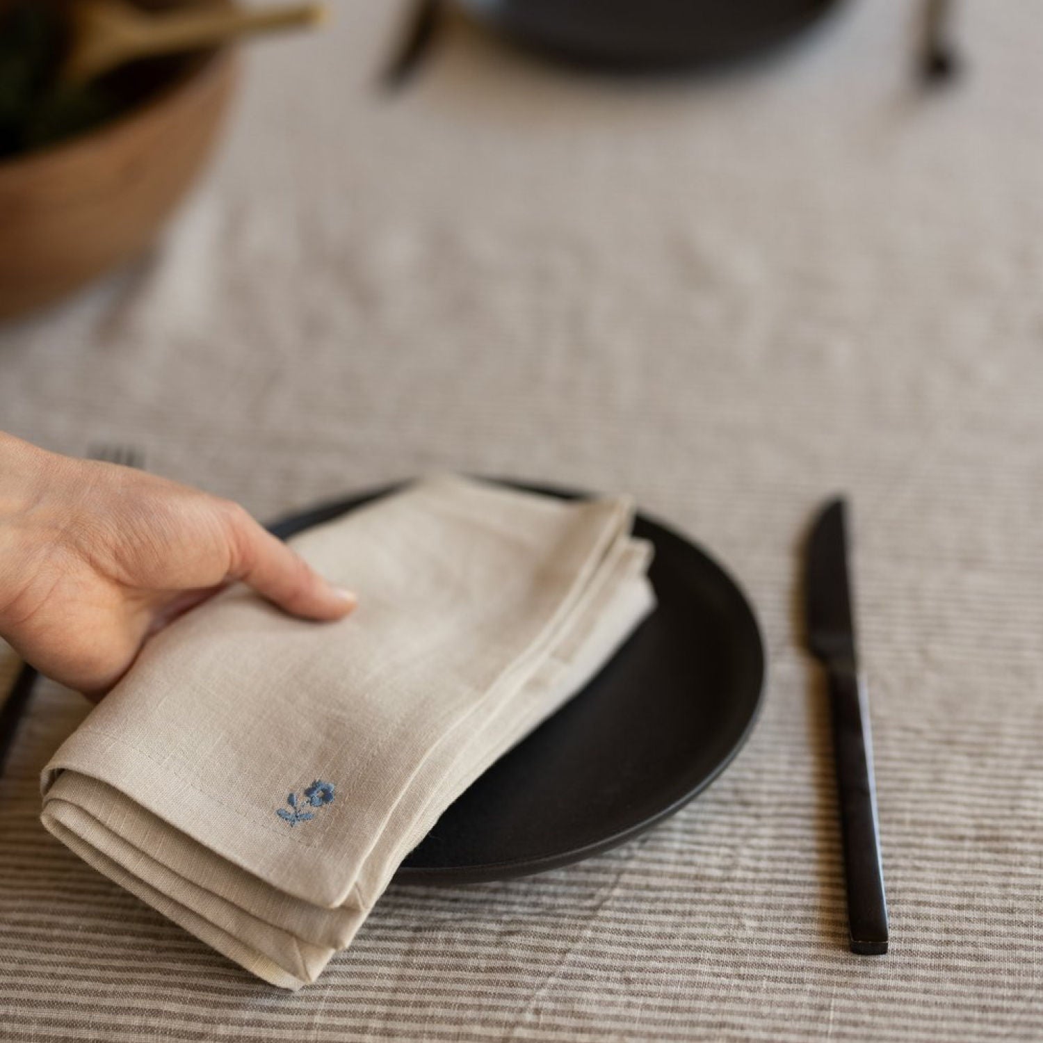 Beige Linen Napkins (Set of 2) – Floral Embroidery