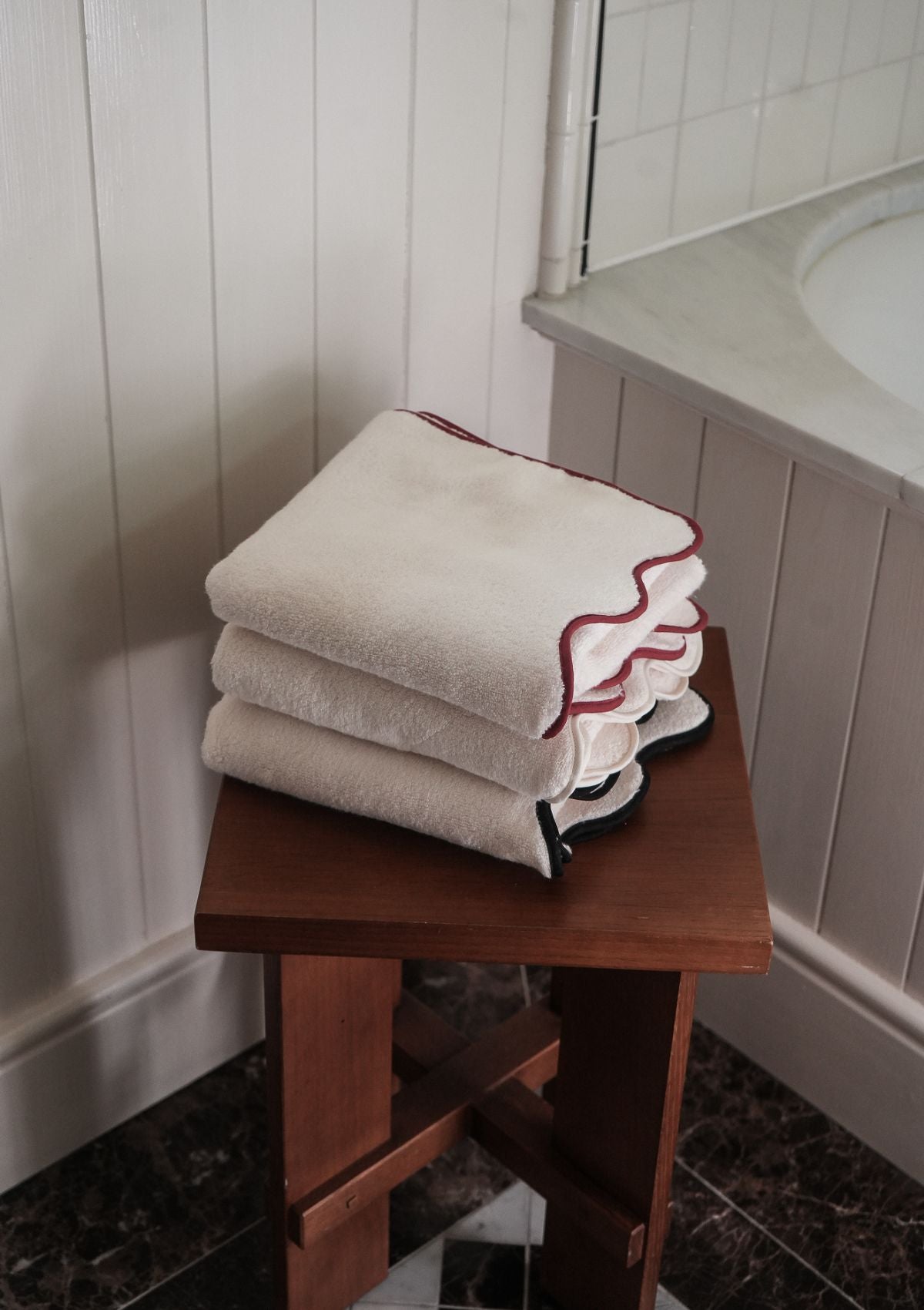 Ivory & Bordeaux Cotton Wavy Bath Towel