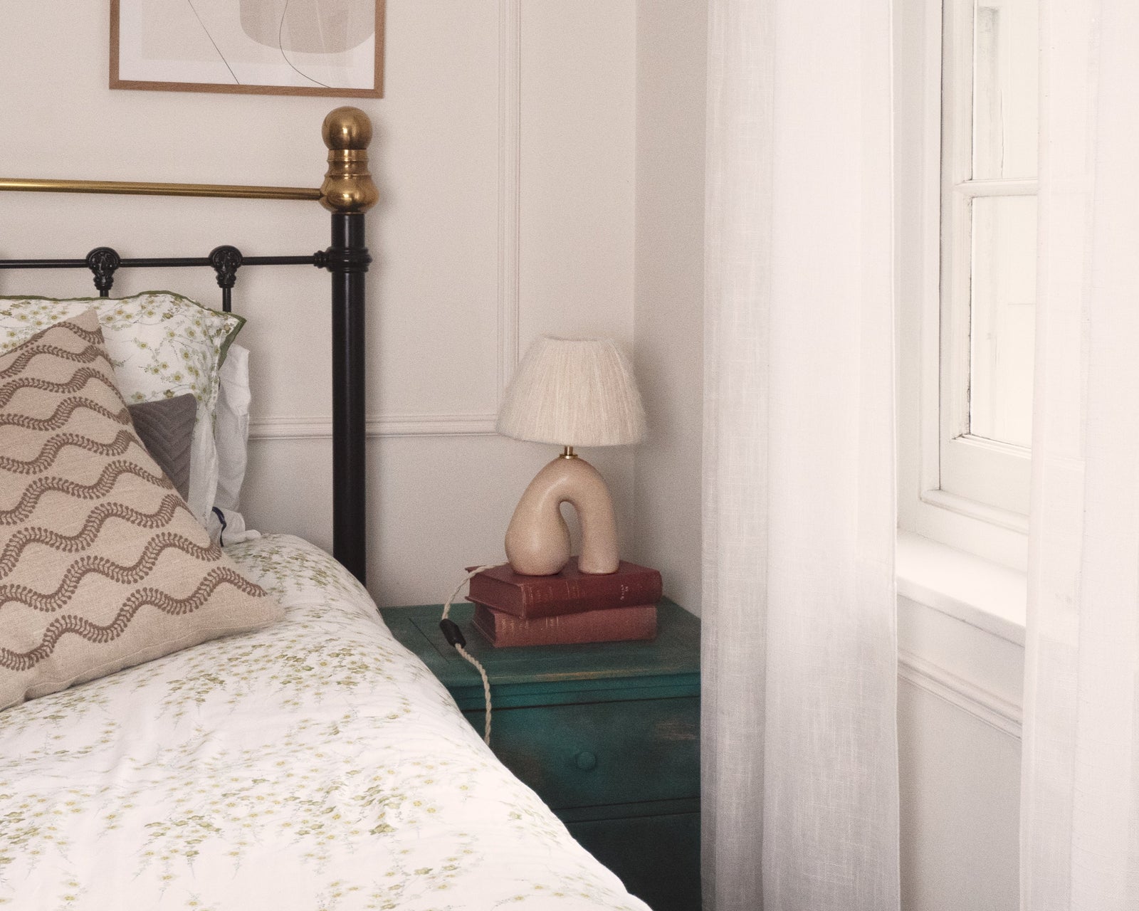 'Opposée' Table Lamp - Satin Cream