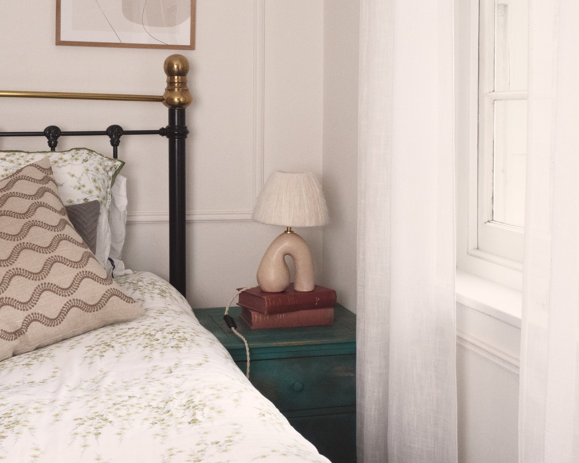 'Opposée' Table Lamp - Satin Cream