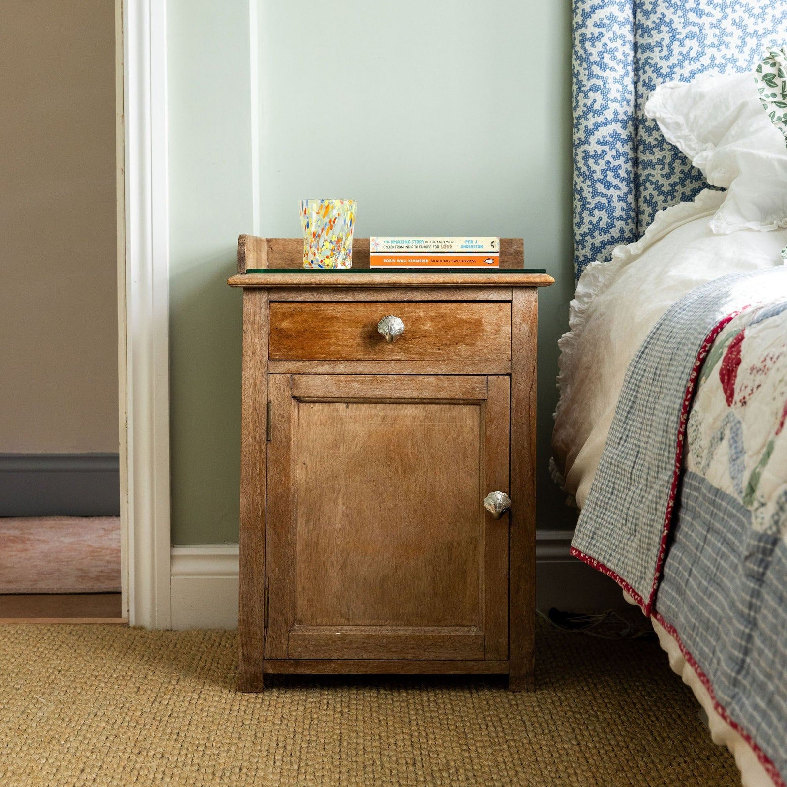 Chunky Shell Knob, Lacquered Brass