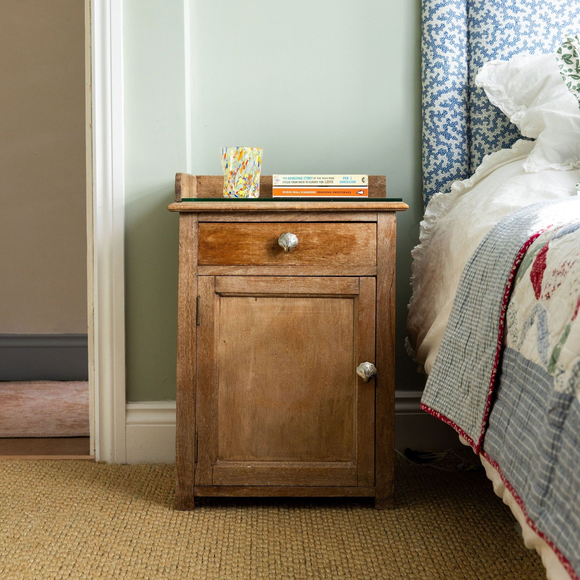 Chunky Shell Knob, Lacquered Brass