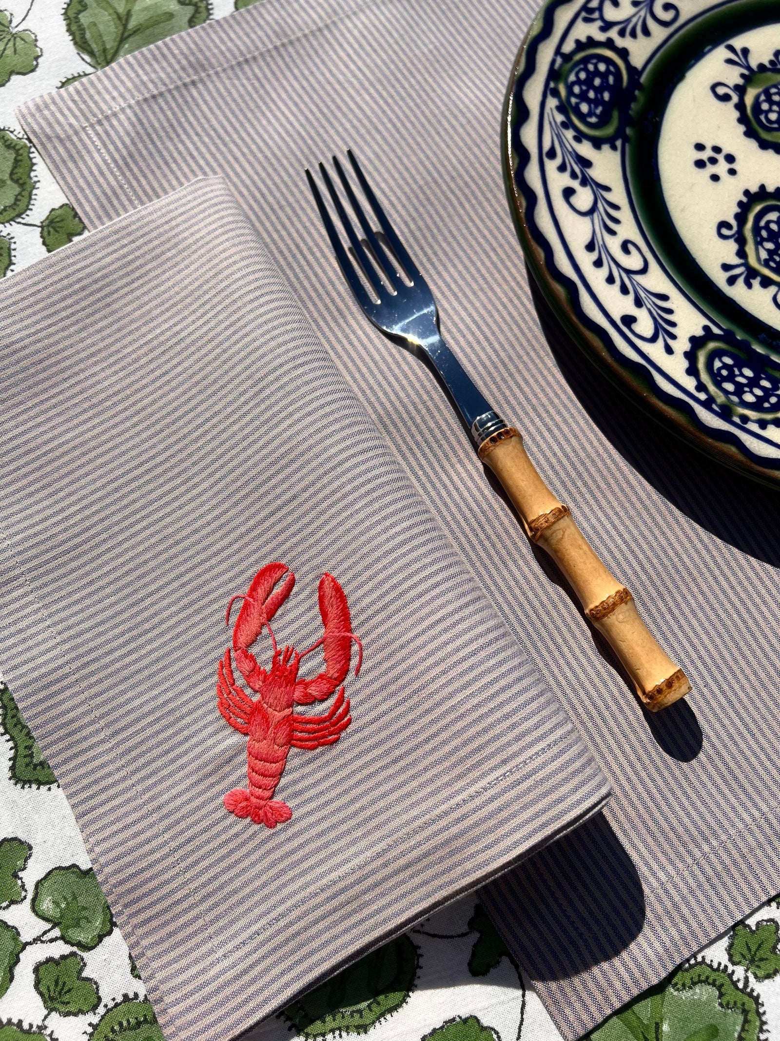 The ’Le Homard’ Napkin & Placemat Set - Grey & Ecru Stripe