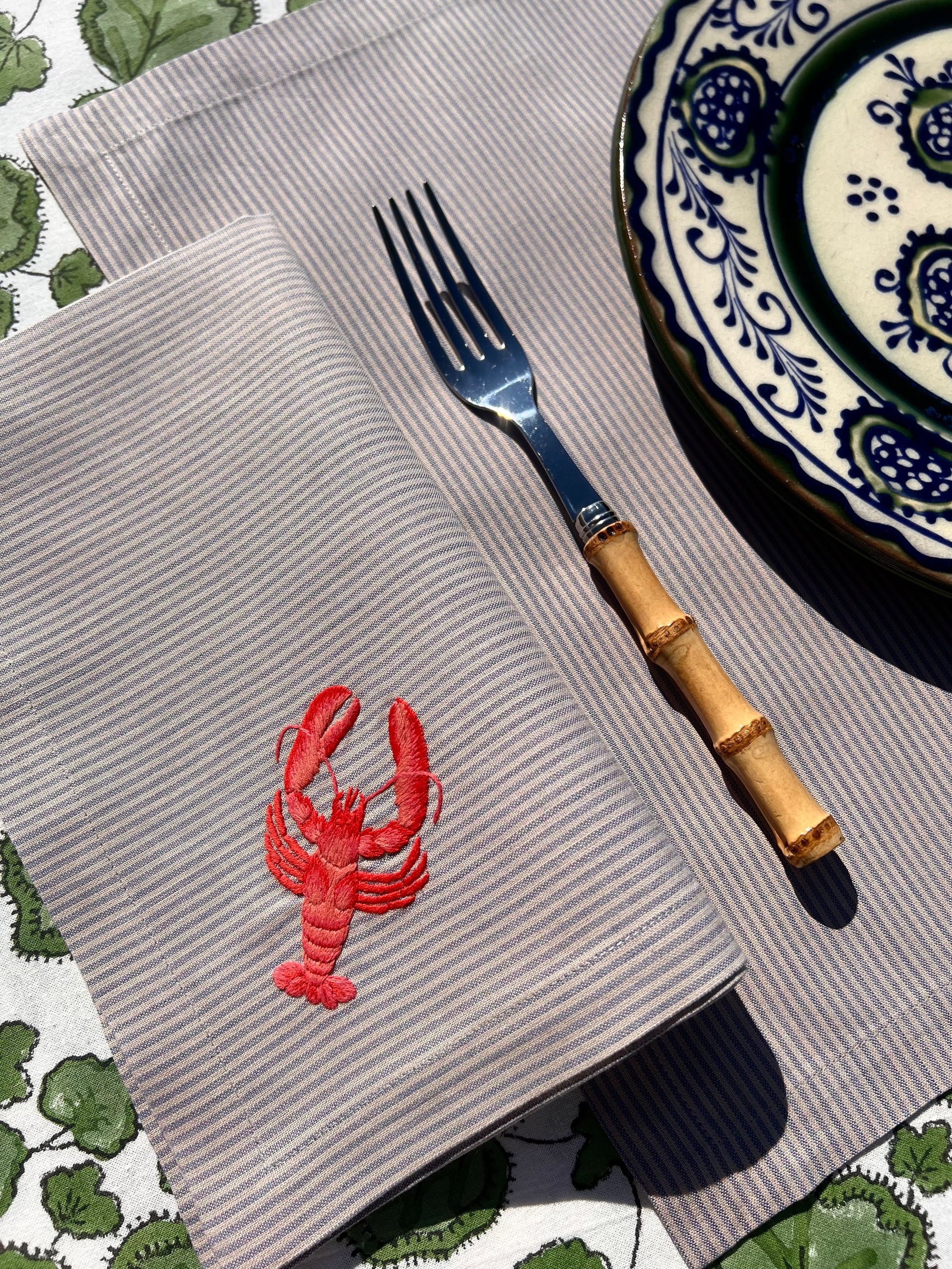 The ’Le Homard’ Napkin & Placemat Set - Grey & Ecru Stripe
