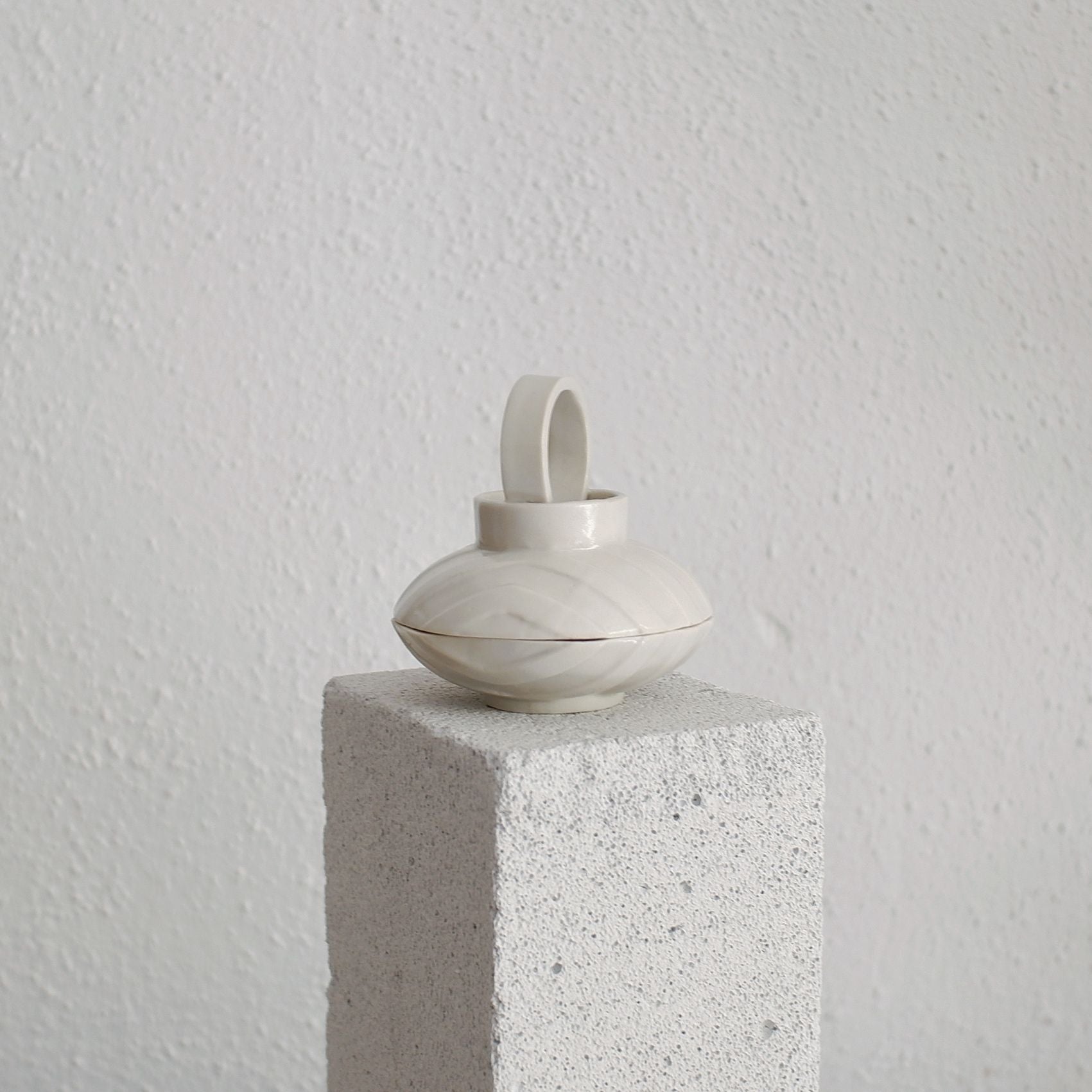 Takara - Porcelain Small Treasure Box