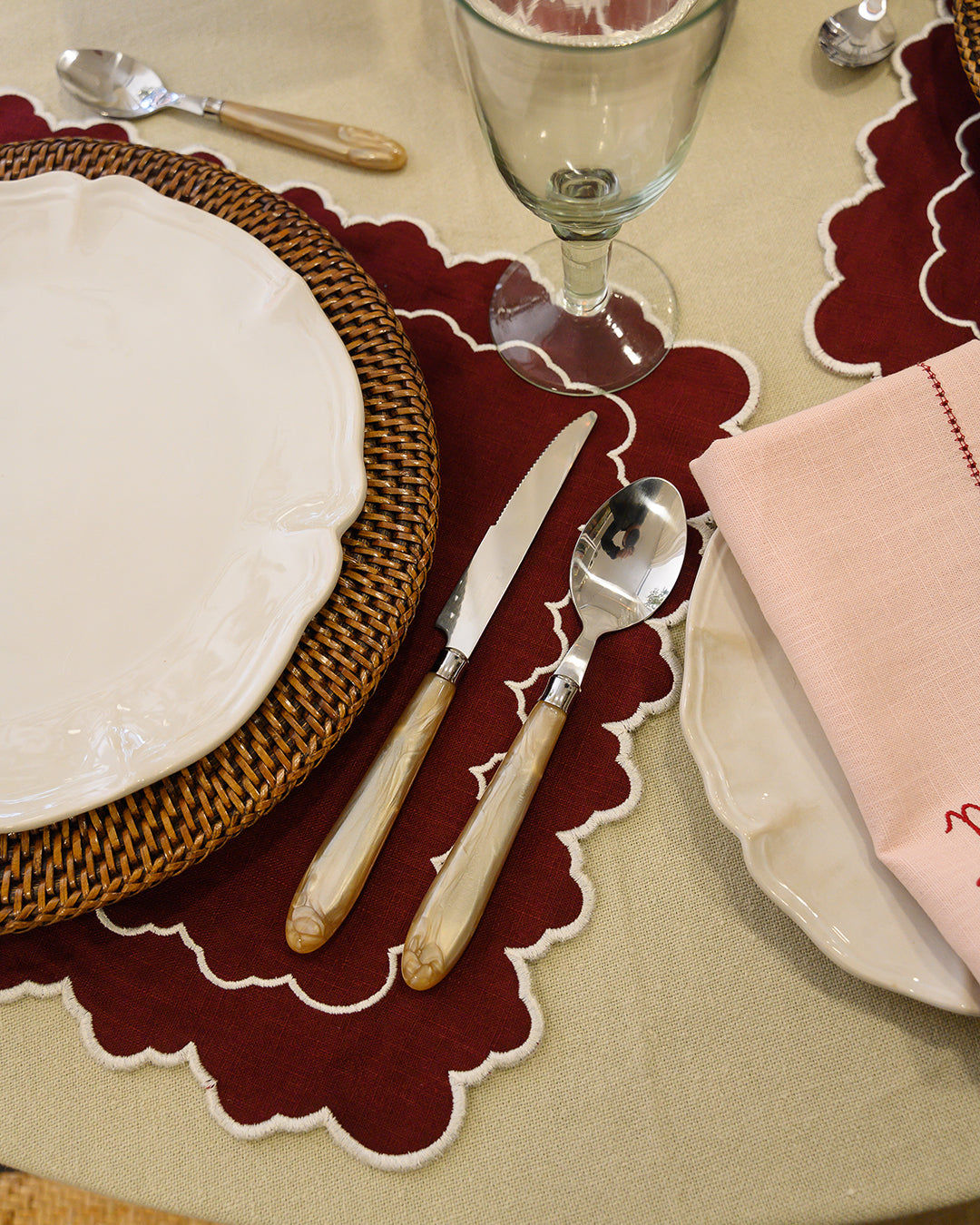 Esmeralda Placemat, Bordeaux with White