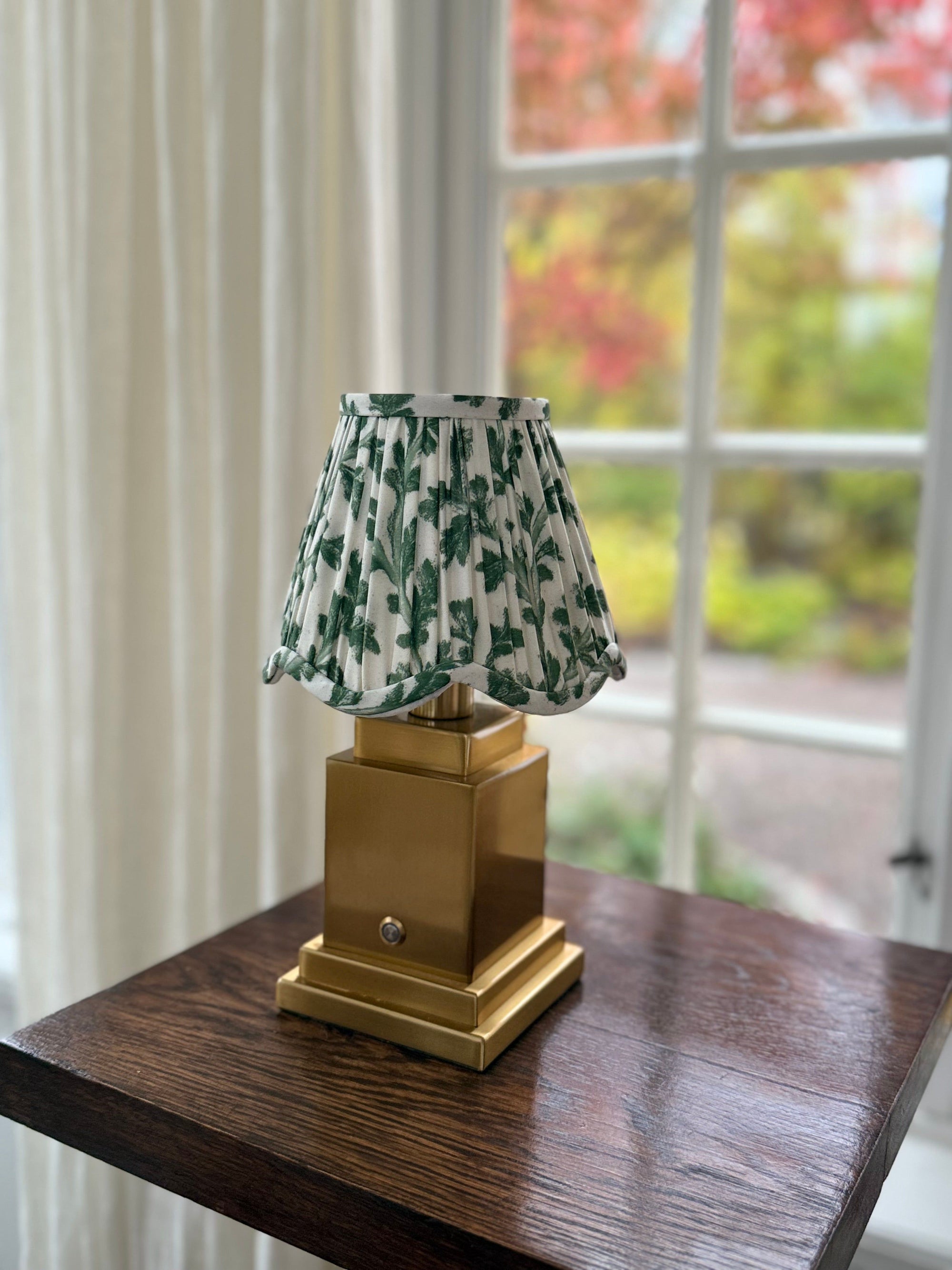 Athena Rechargeable Table Lamp (Botanica Scallop)