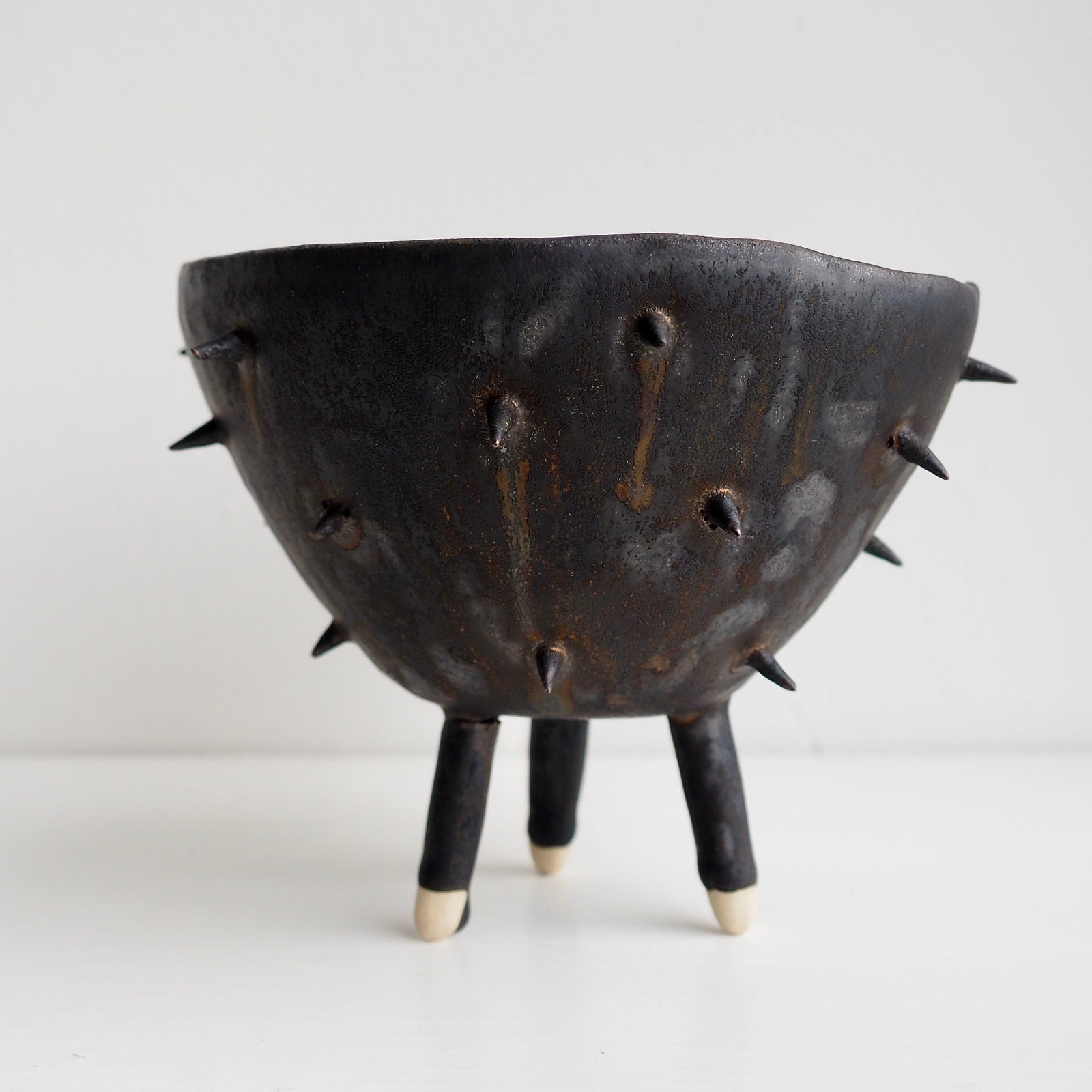 Handmade Metallic Black Gold Ceramic Tripod Spiky Planter