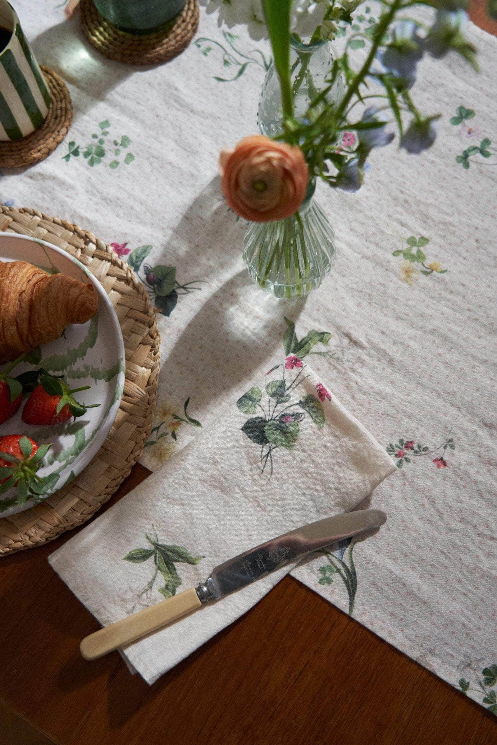 Signs of Spring Spot Linen Runner