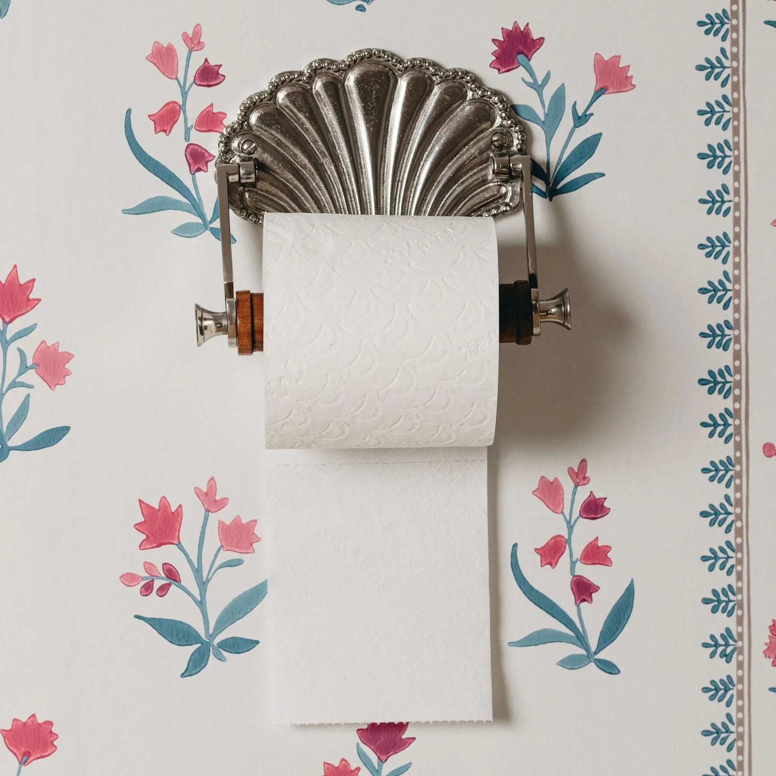 Shell Brass Toilet Roll Holder (Chrome)