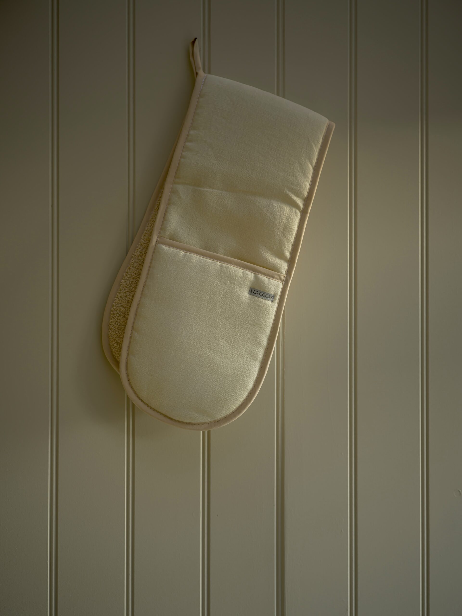 Custard Oven Mitt
