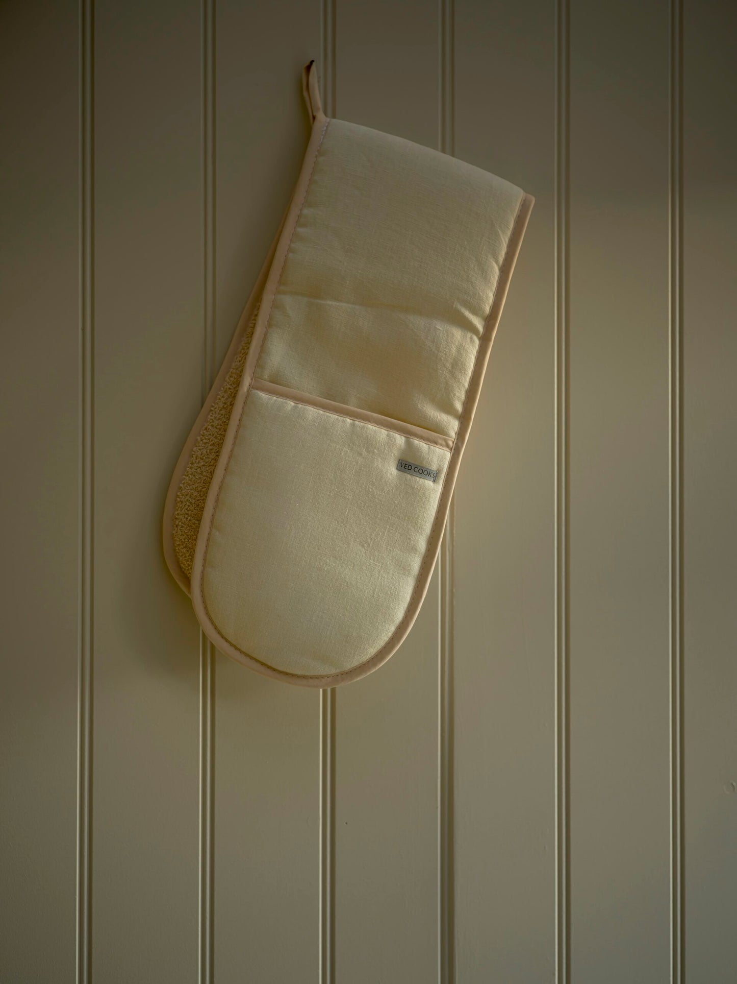 Custard Oven Mitt