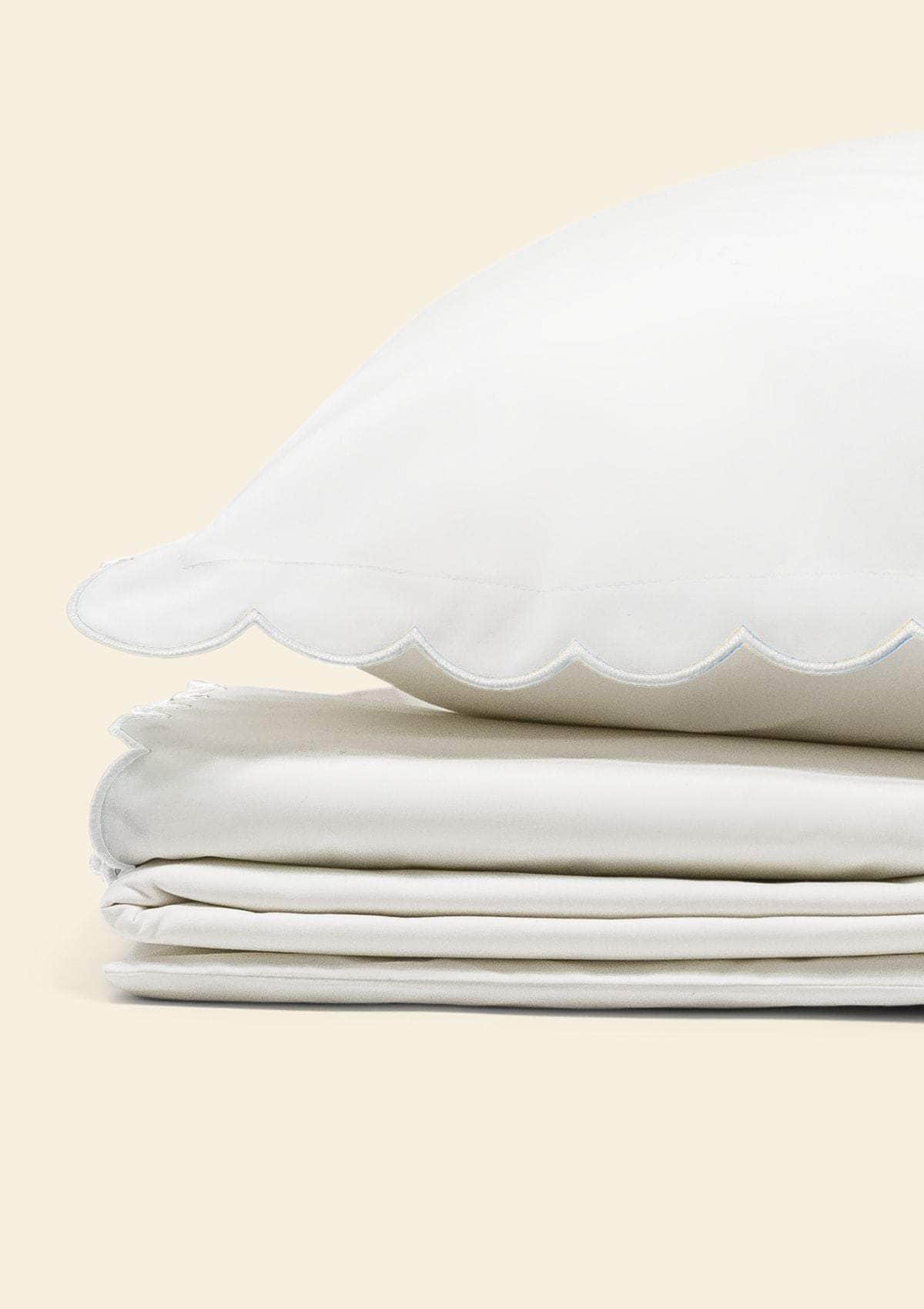 The Scalloped Bedding Set in White Cotton Percale