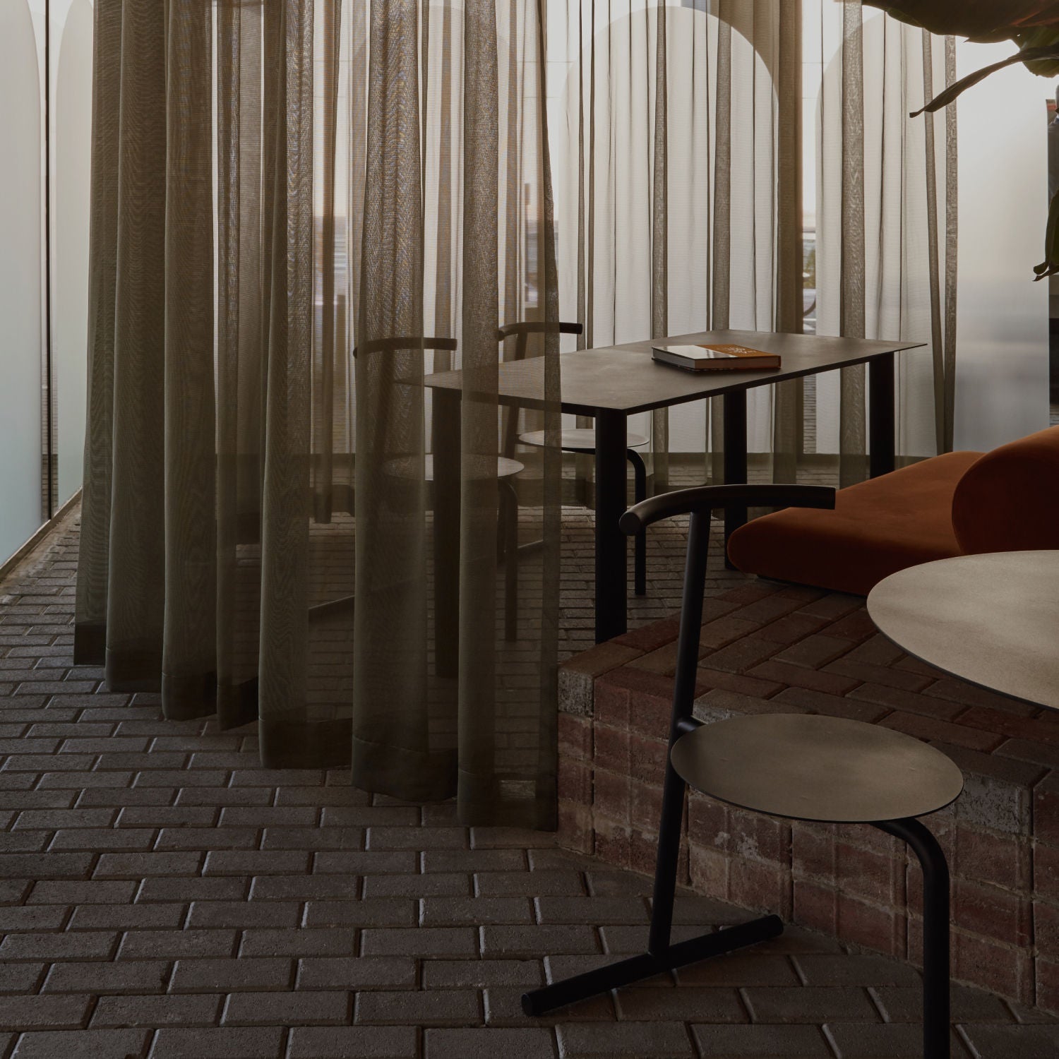 Eater Light Chair