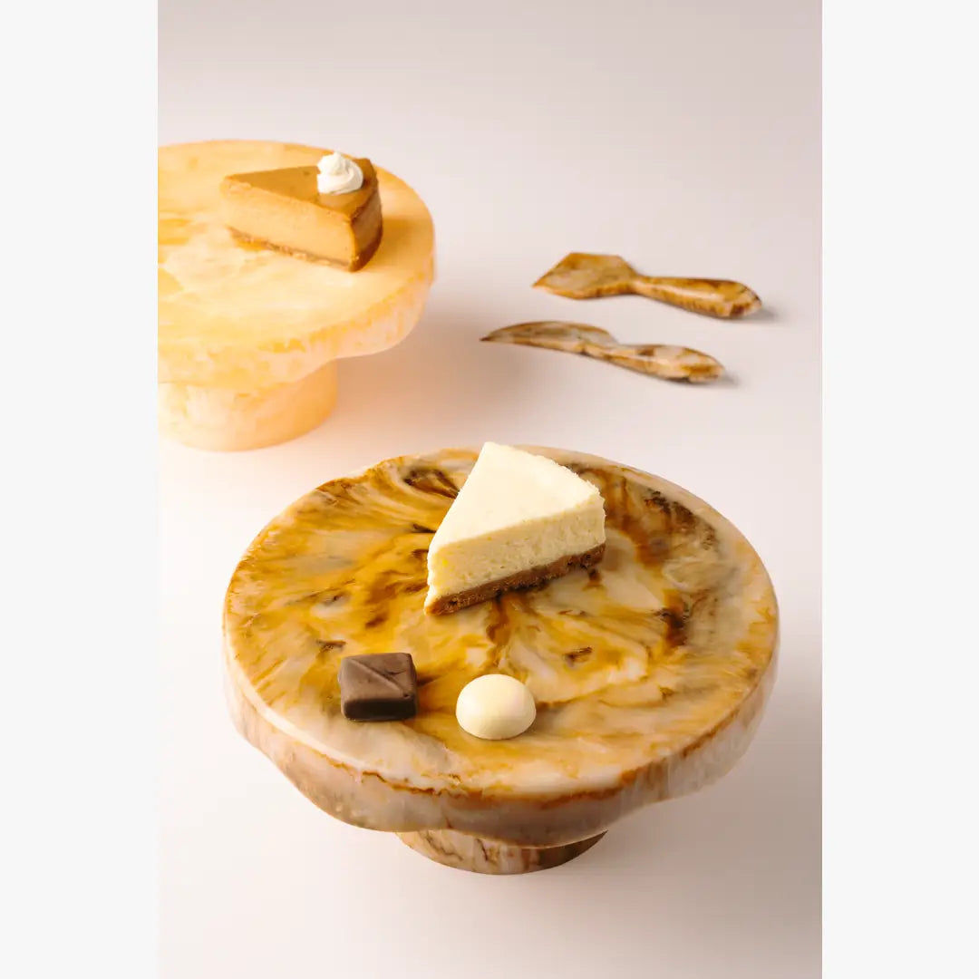 Scallop Resin Cake Stand, Brown  - 9.5x4.5 Inches