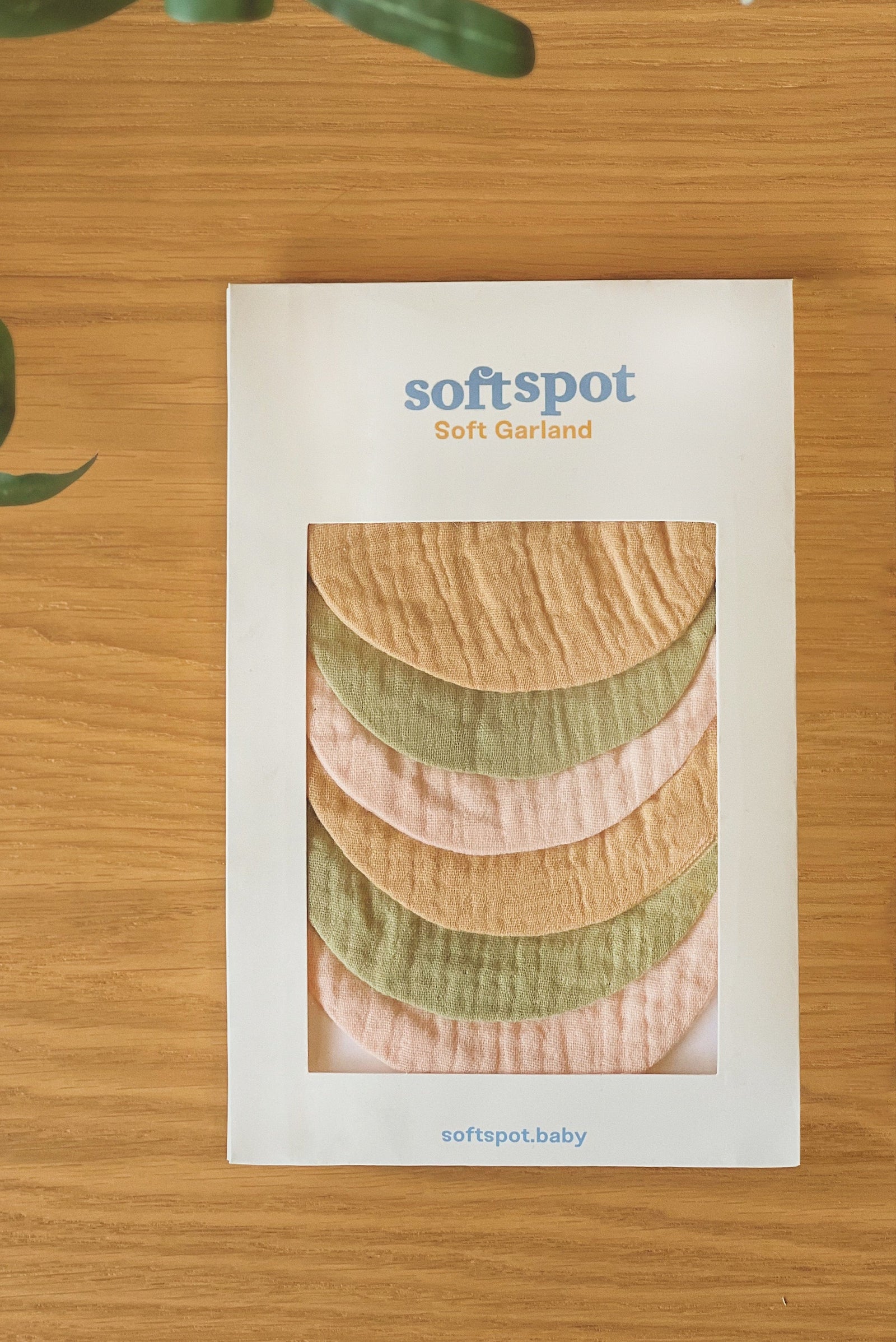 Soft Petal Garland – Breakfast