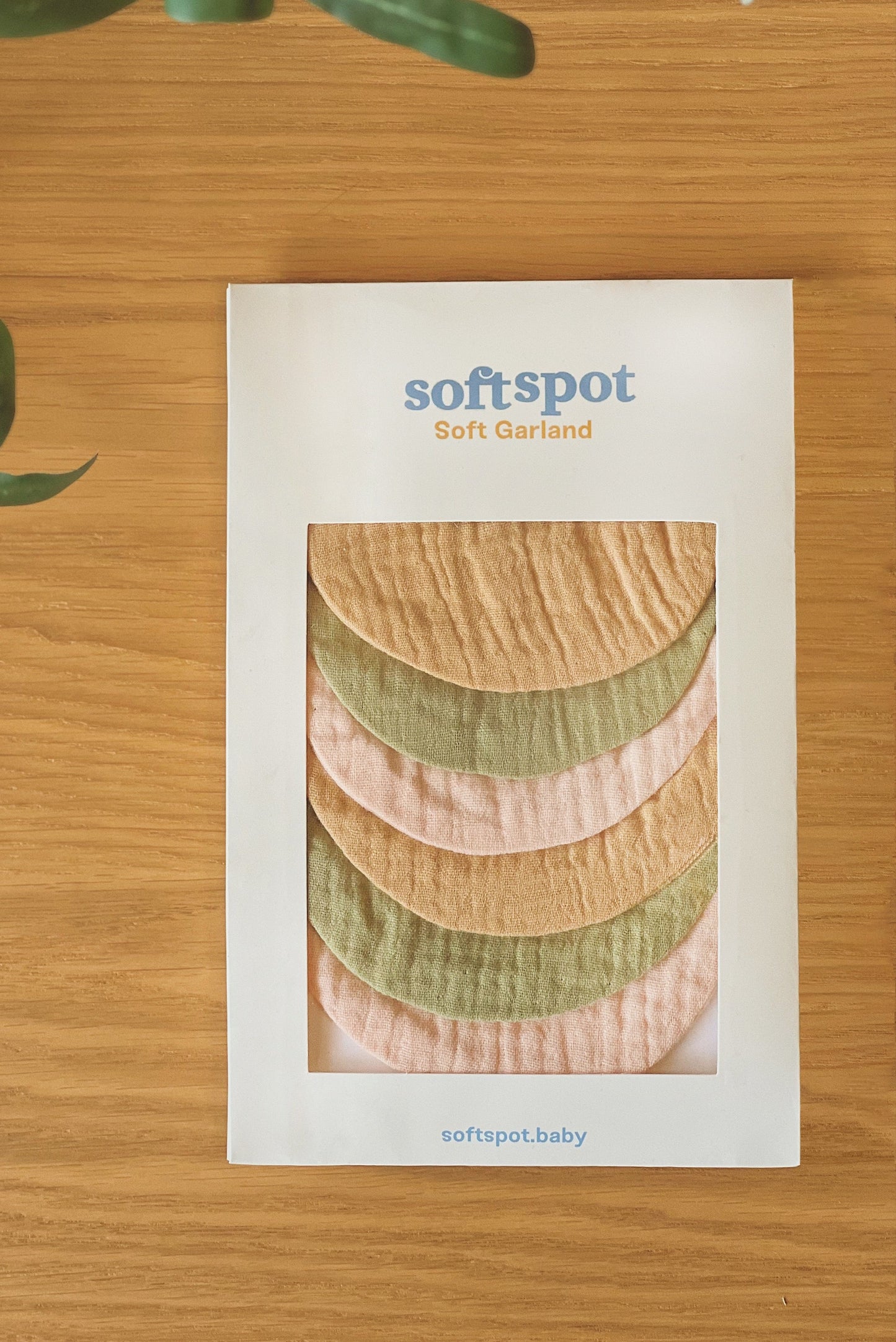 Soft Petal Garland – Breakfast