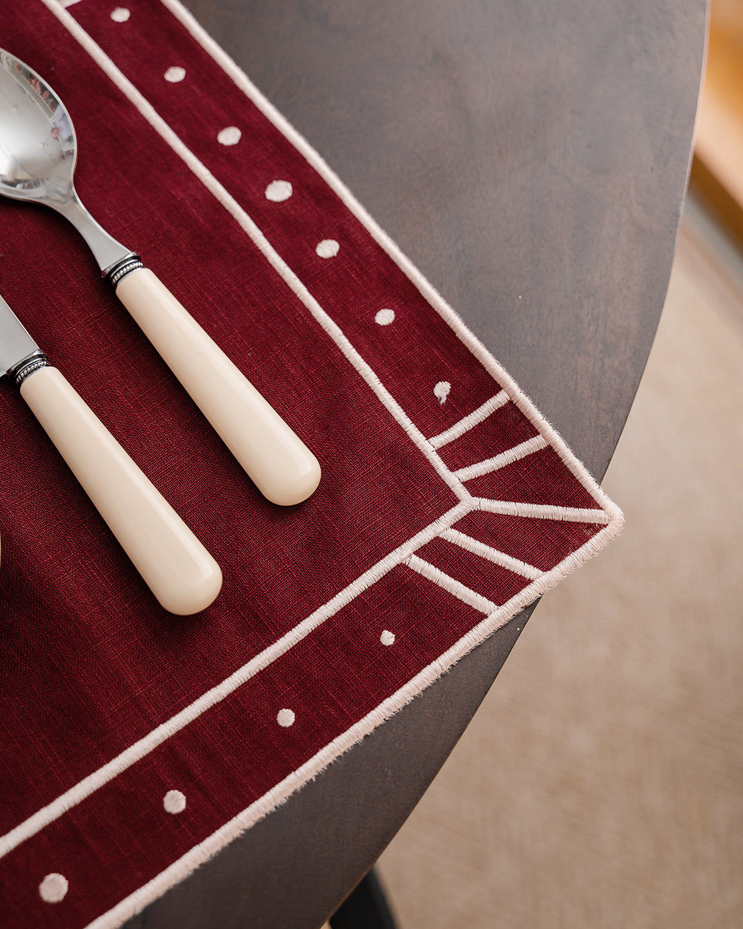 Belle Nuit Placemat, Bordeaux with Salmon