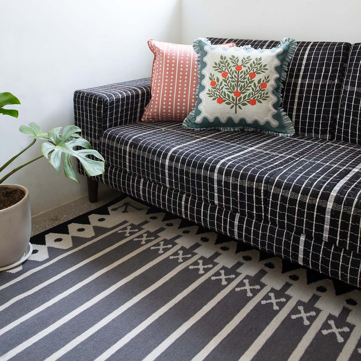 Darjeeling Flatweave Rug - Black