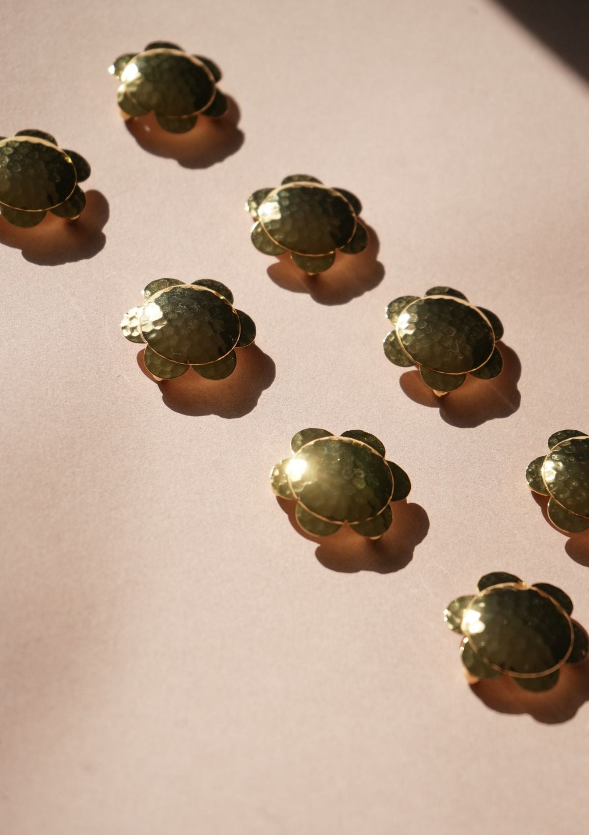Jewelled Knife Rest In Gold Flower
