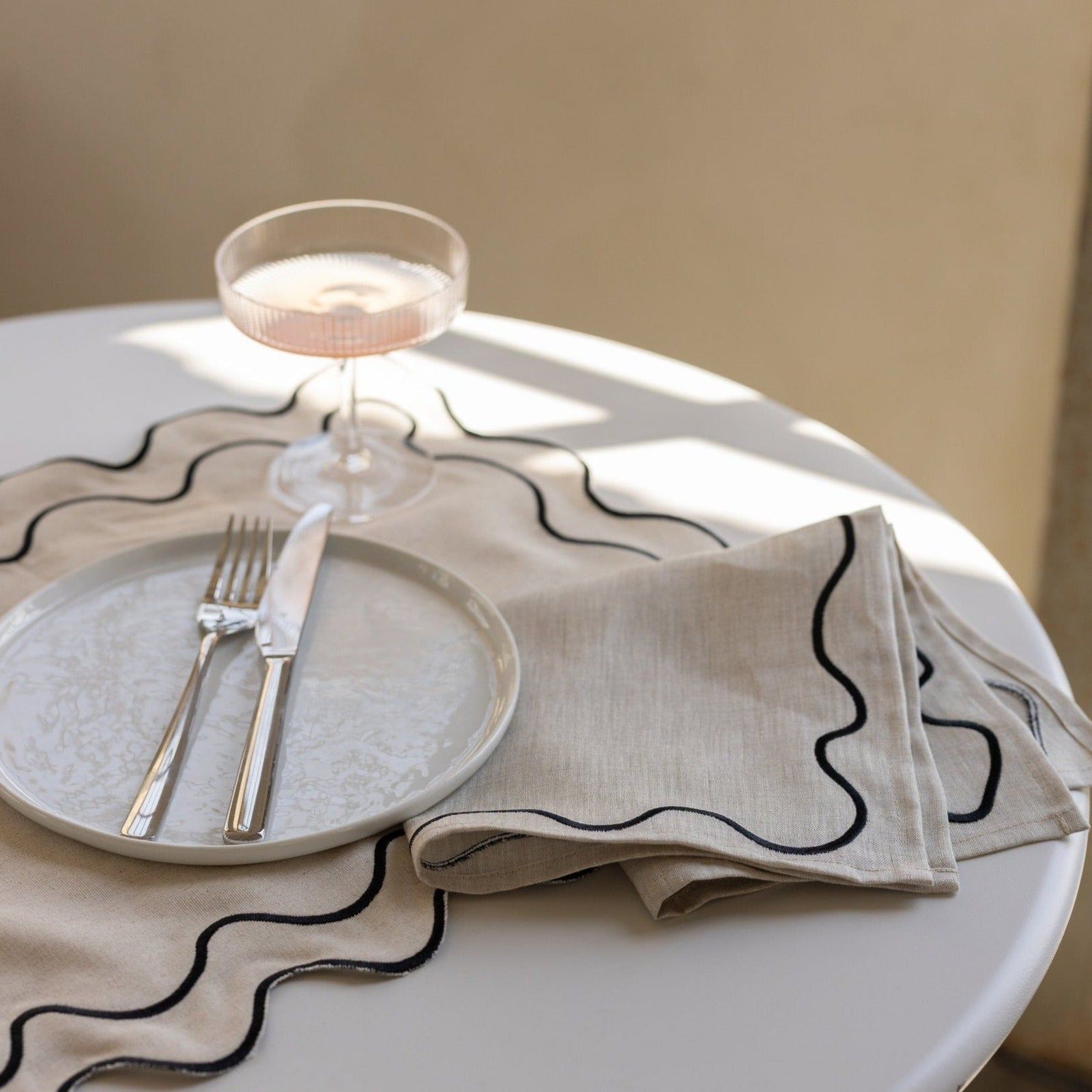 Wavy Linen Napkins Beige/Black - Set of 2