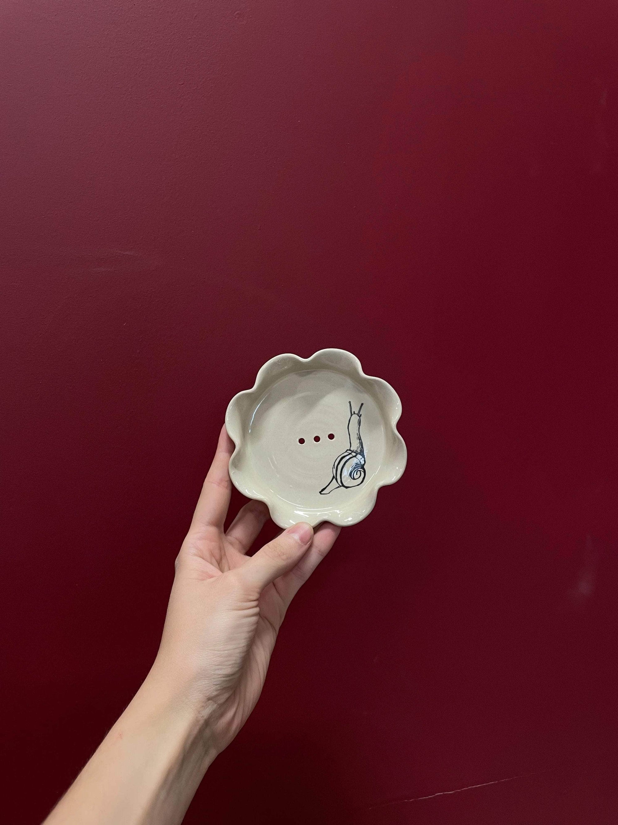 Frilly Soap Dish - Snail