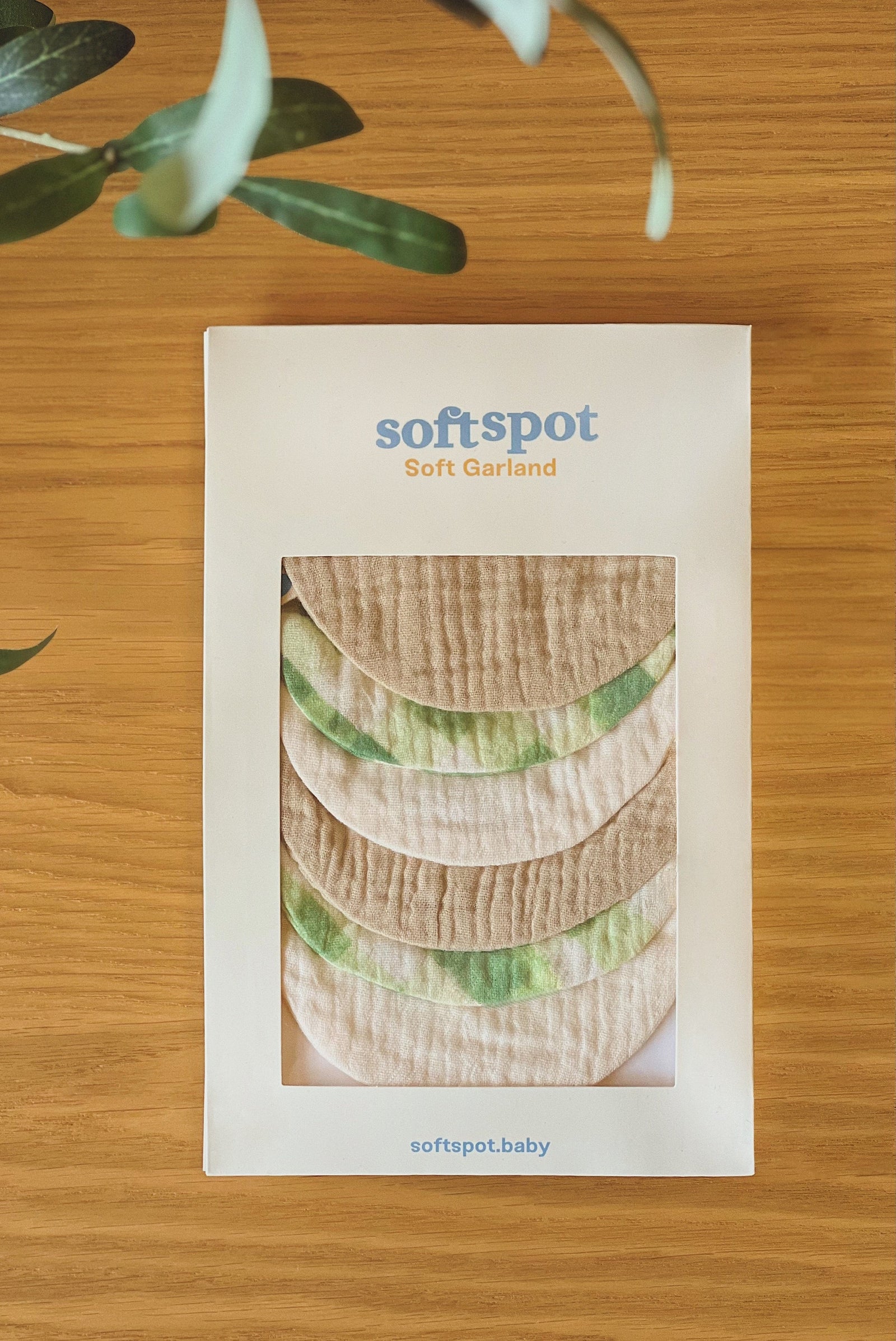 Soft Petal Garland – Bento