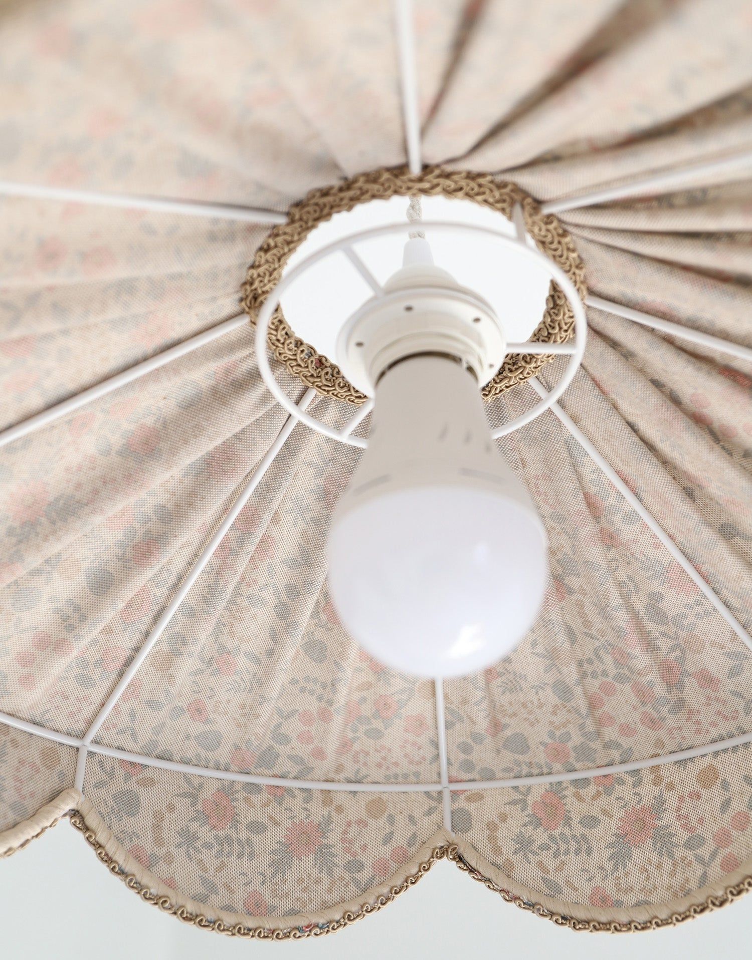 Floral-Shaped Pendant Light Cosette Printed “English Garden”