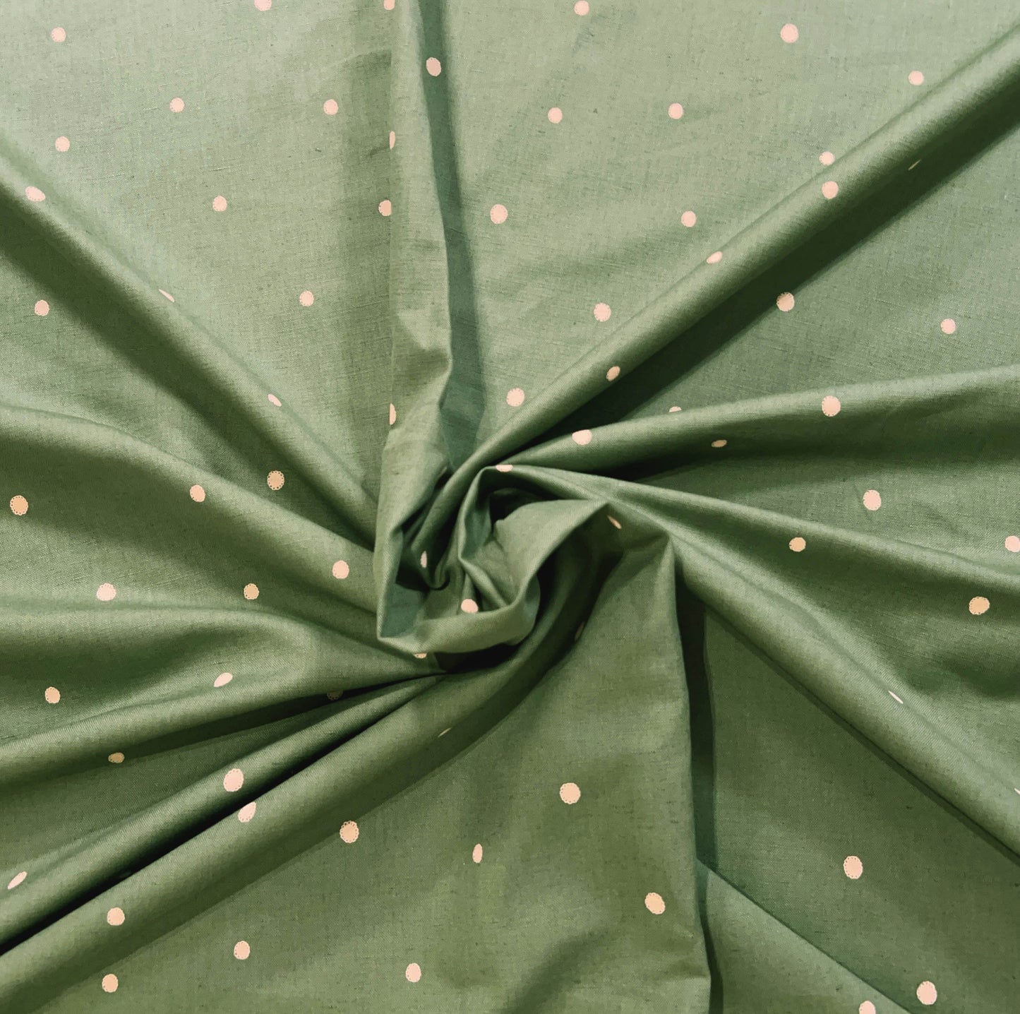 Dolce Daisies Fabric, Pistachio, Metre