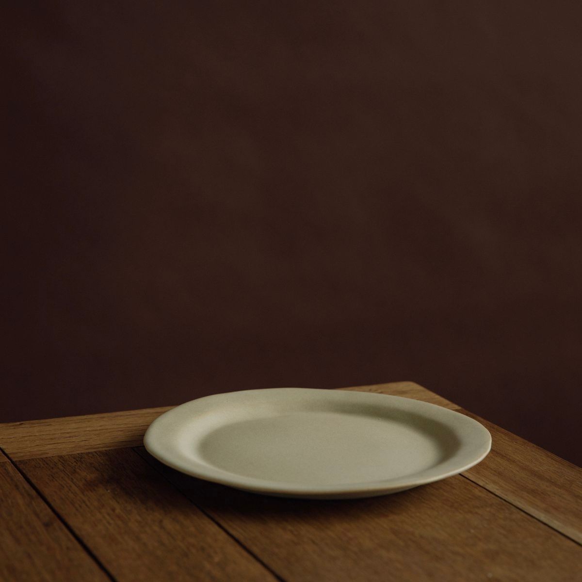 Yukina Omori Flat plate (Light Beige / Dark Beige)