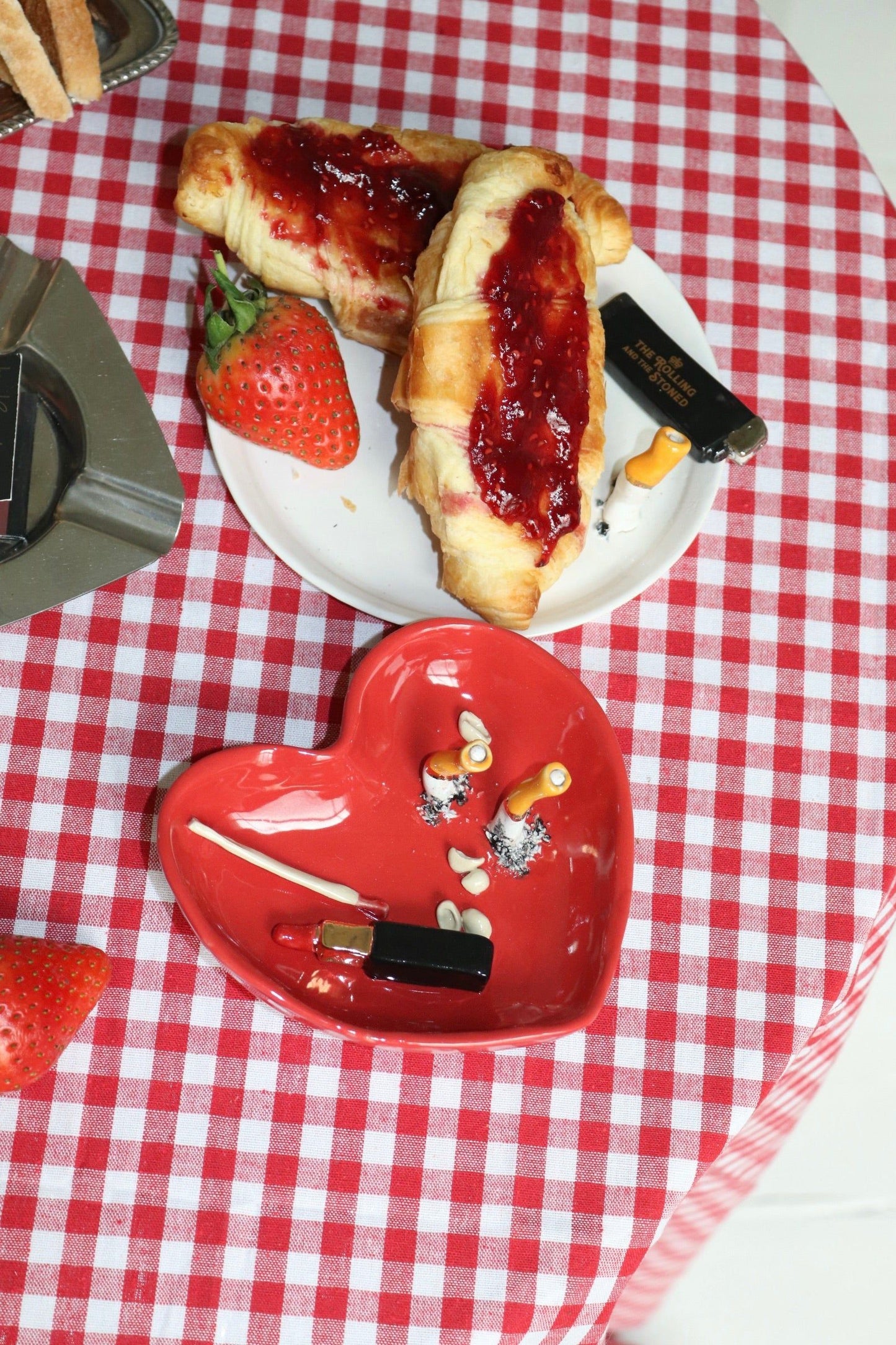 Rounded Lipstick Heart Ashtray
