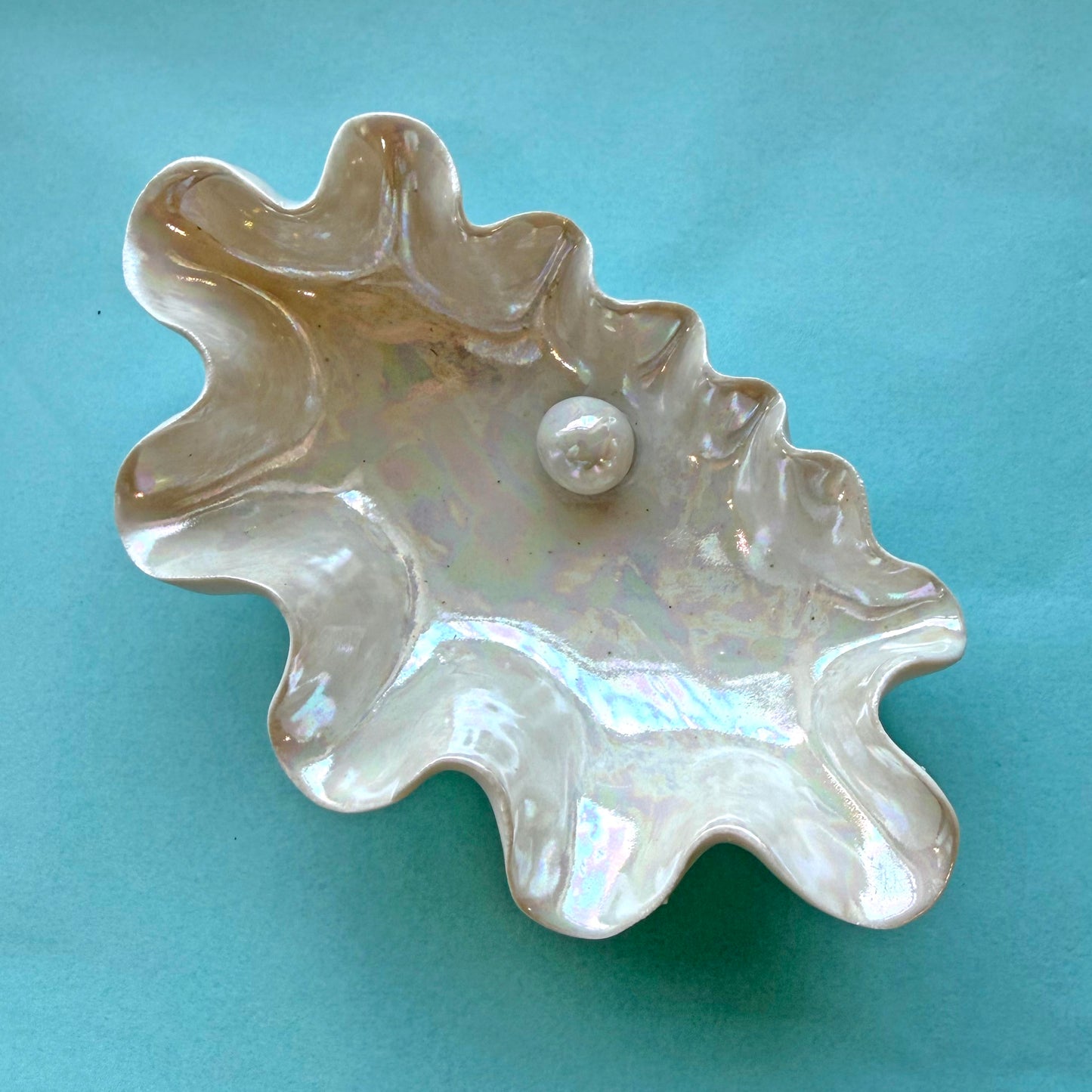 Porcelain Clam Shell Pinch Pot - Big Pearl