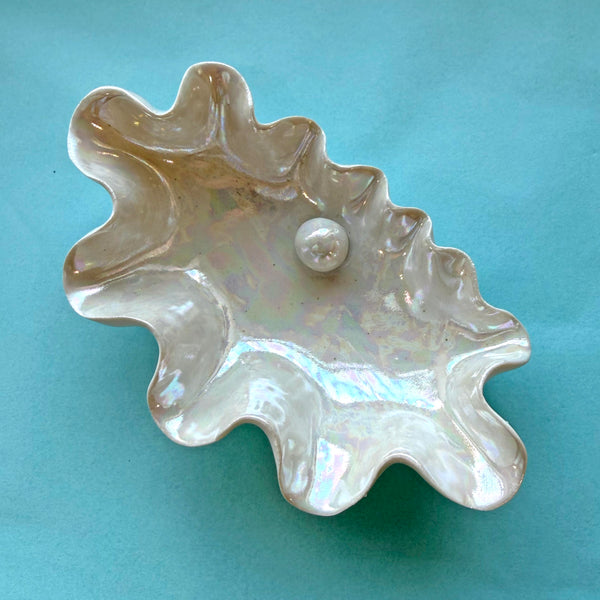 Porcelain Clam Shell Pinch Pot - Big Pearl