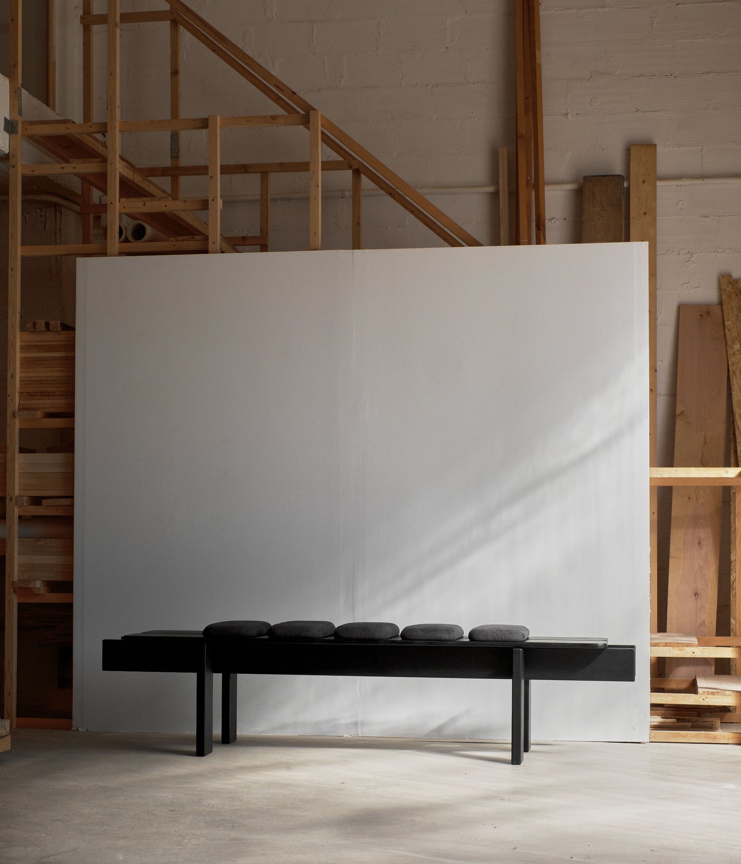 Ueno Bench Black Edition