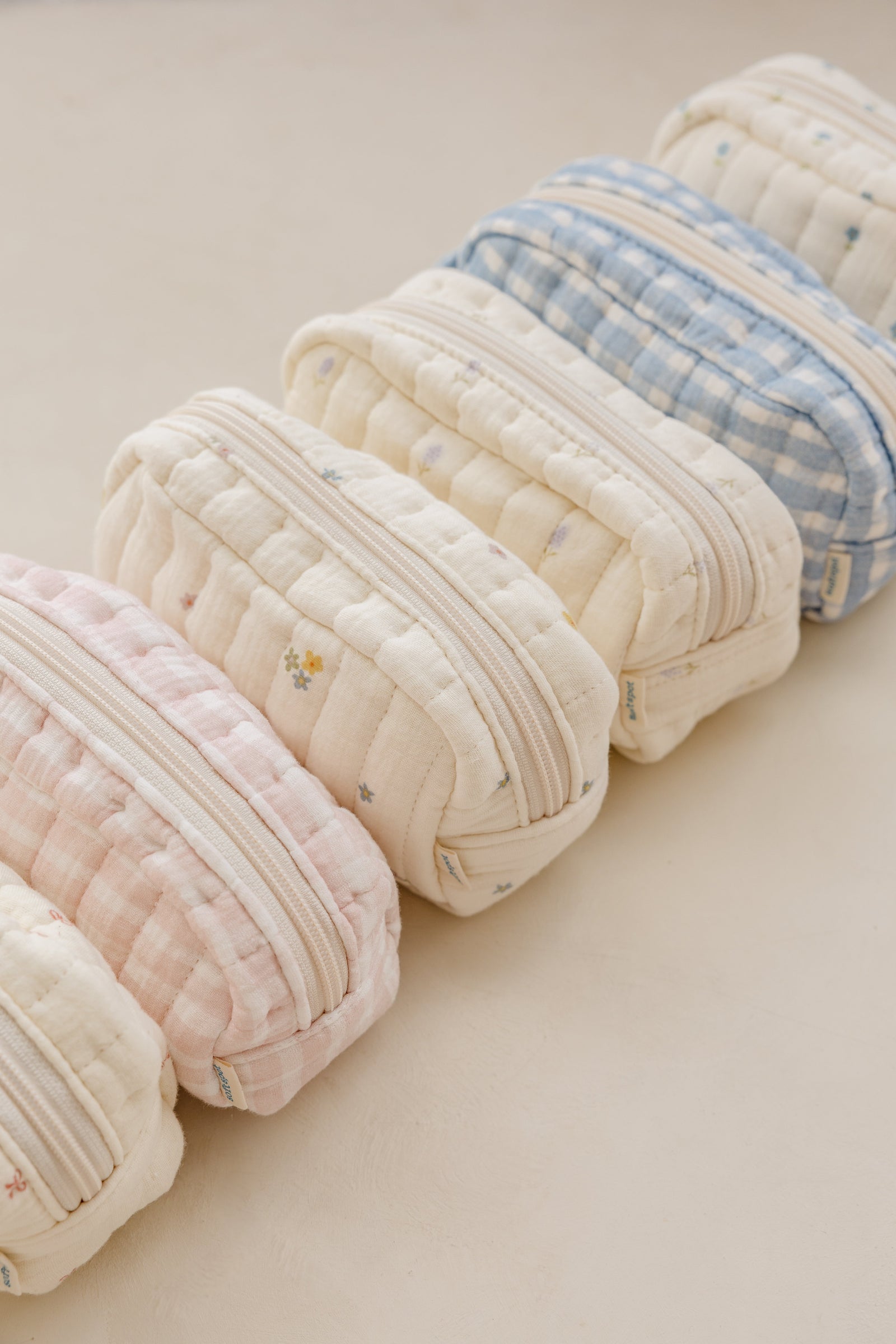 Soft Mini Loaf Pouch – Daisies