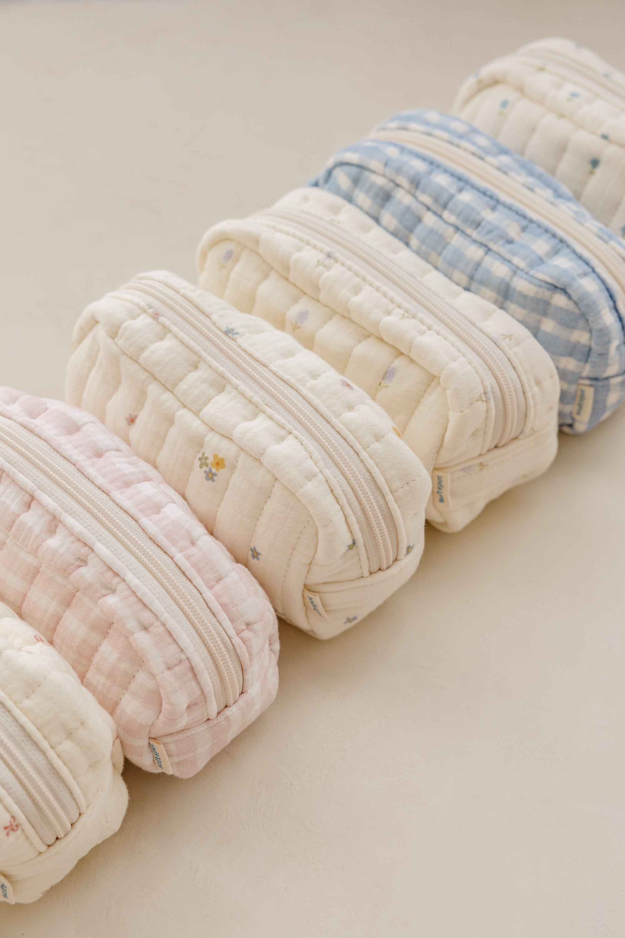 Soft Mini Loaf Pouch – Daisies