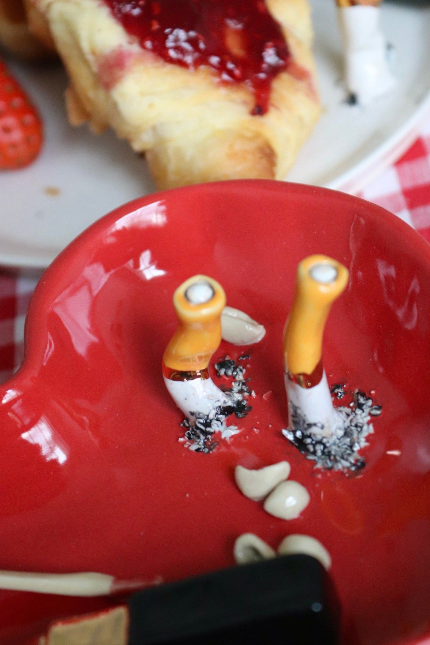 Rounded Lipstick Heart Ashtray