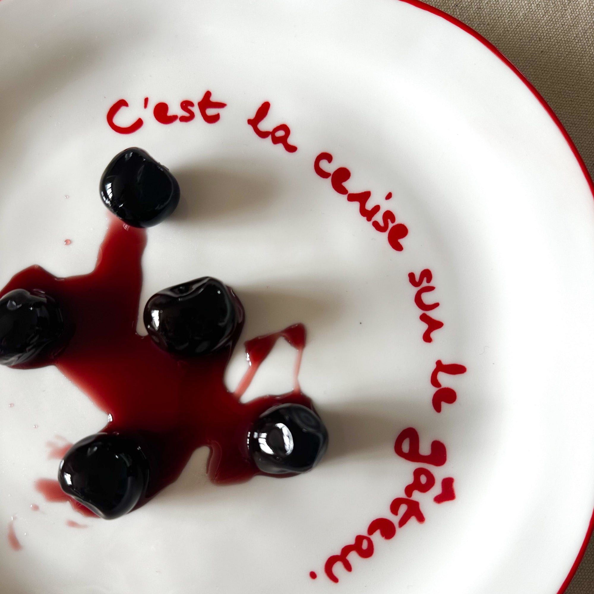 Statement Plate | C'est la cerise sur le gâteau