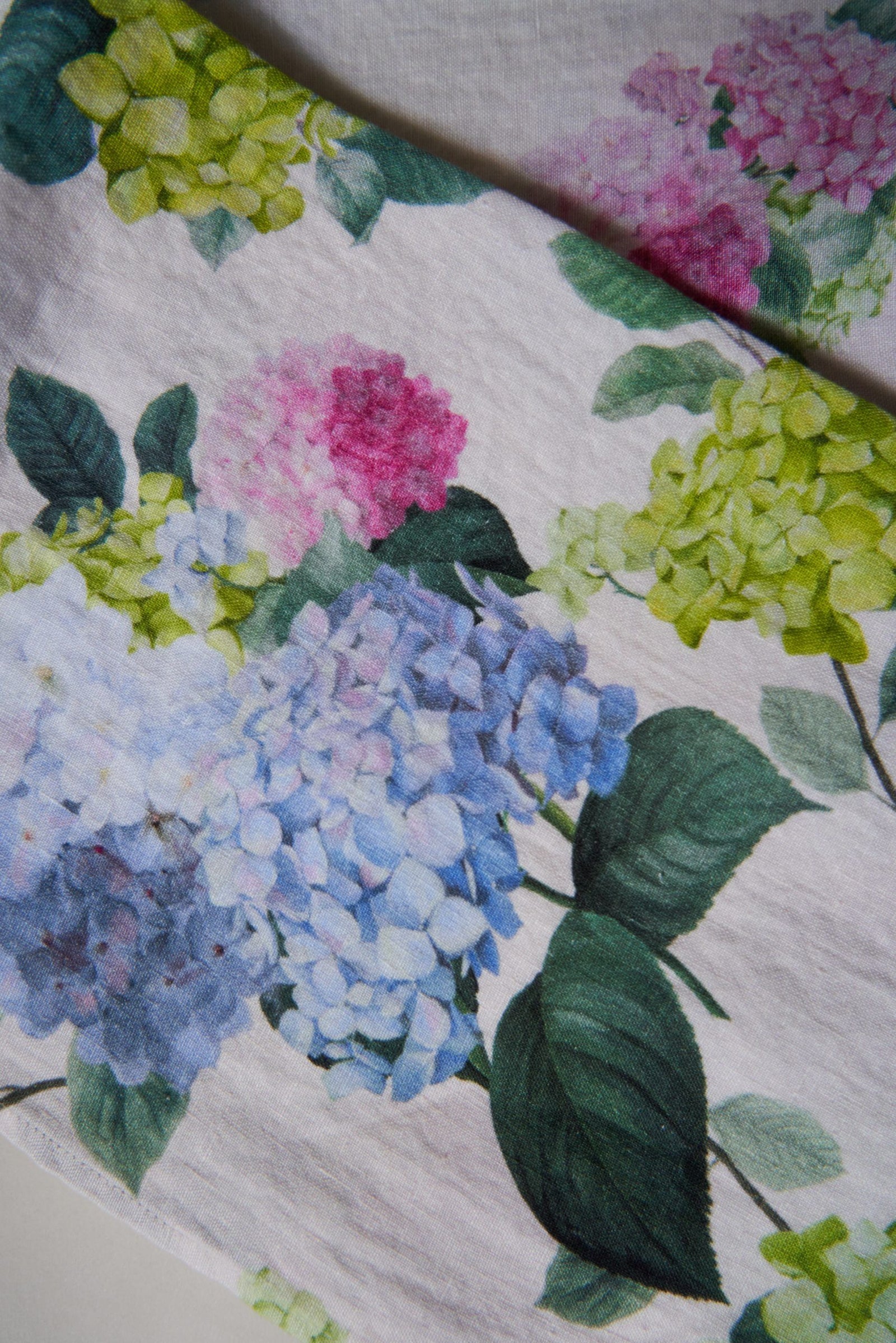 Hydrangea Linen Runner
